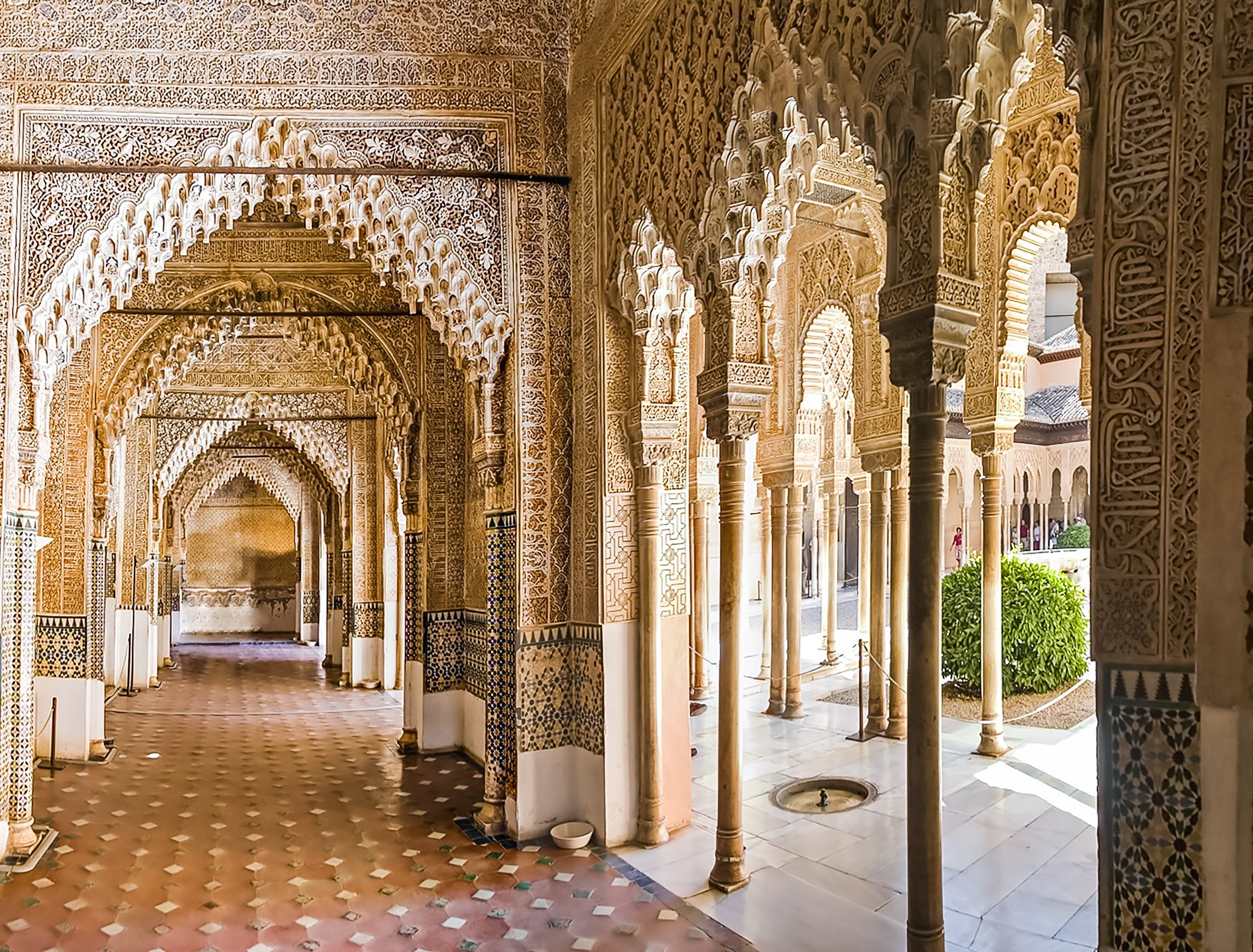 Alhambra and Generalife guided tour in Granada — Nasrid Palaces — image 6