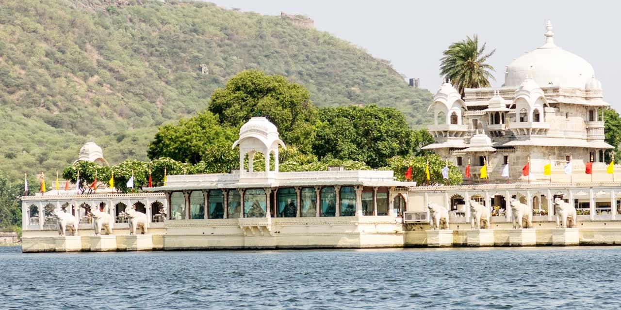 Udaipur Heritage & Lake Pichola Private Tour