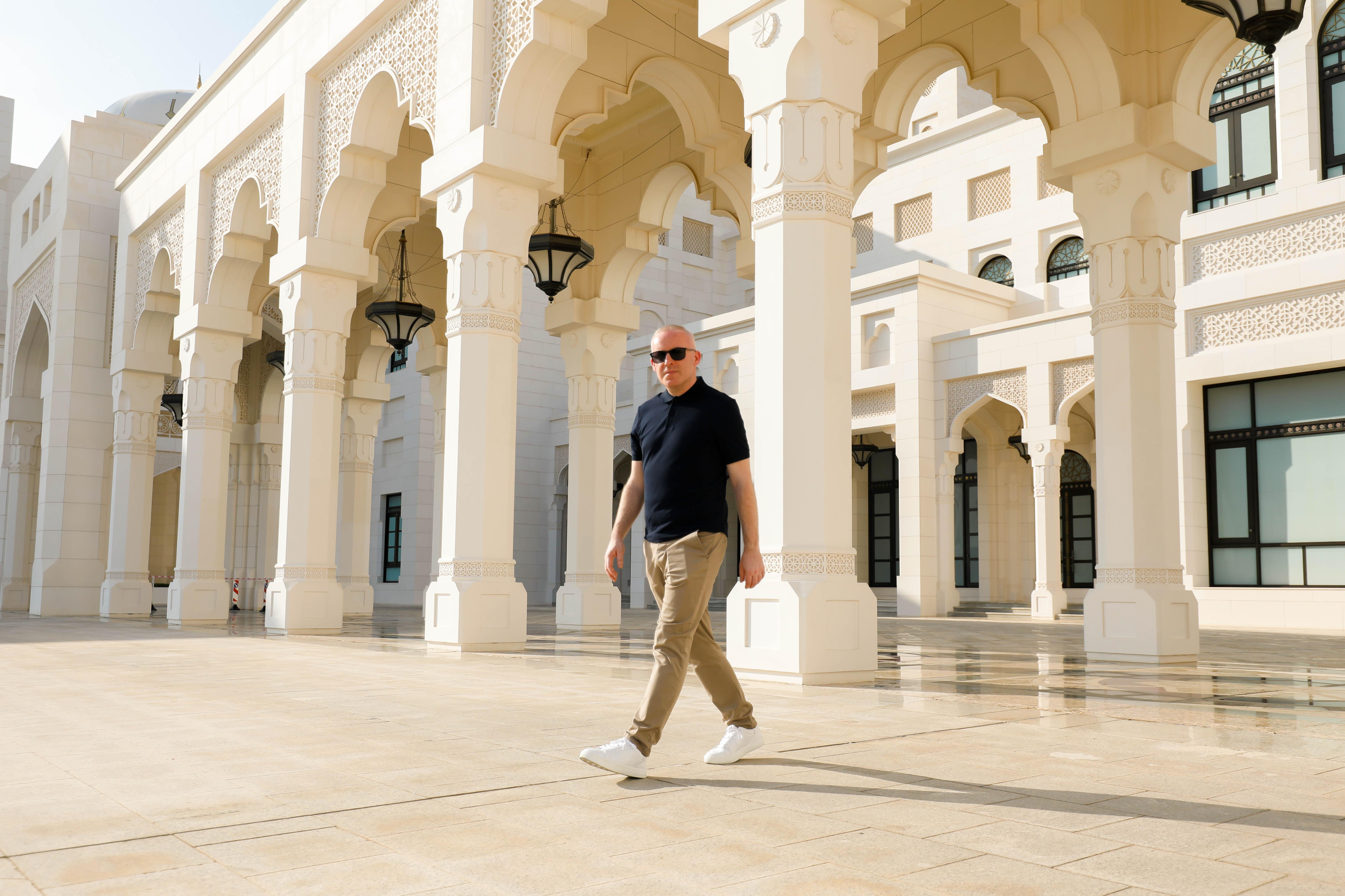 Abu Dhabi: Private Photoshoot at Qasr Al Watan Palace