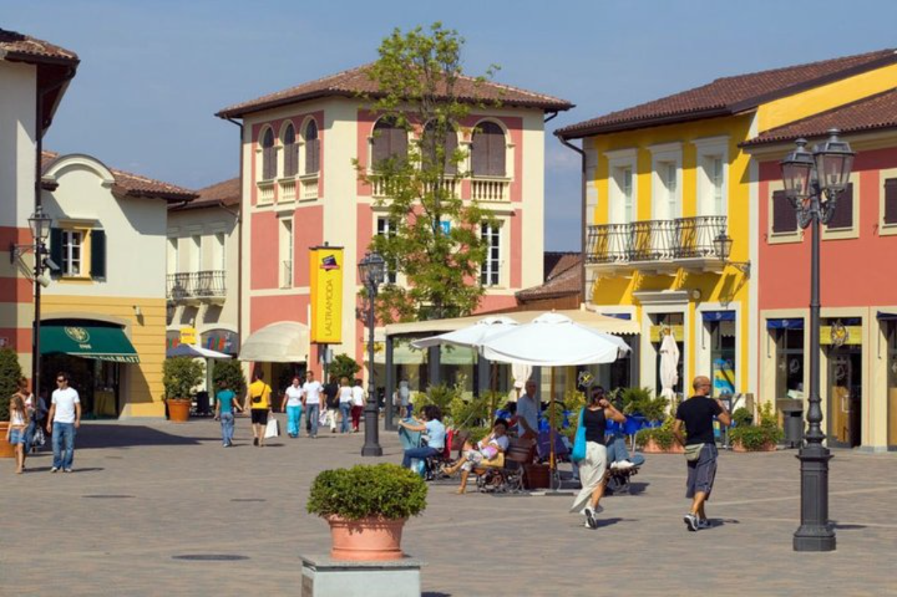 Serravalle Designer Outlet: Private Day Trip from Milan