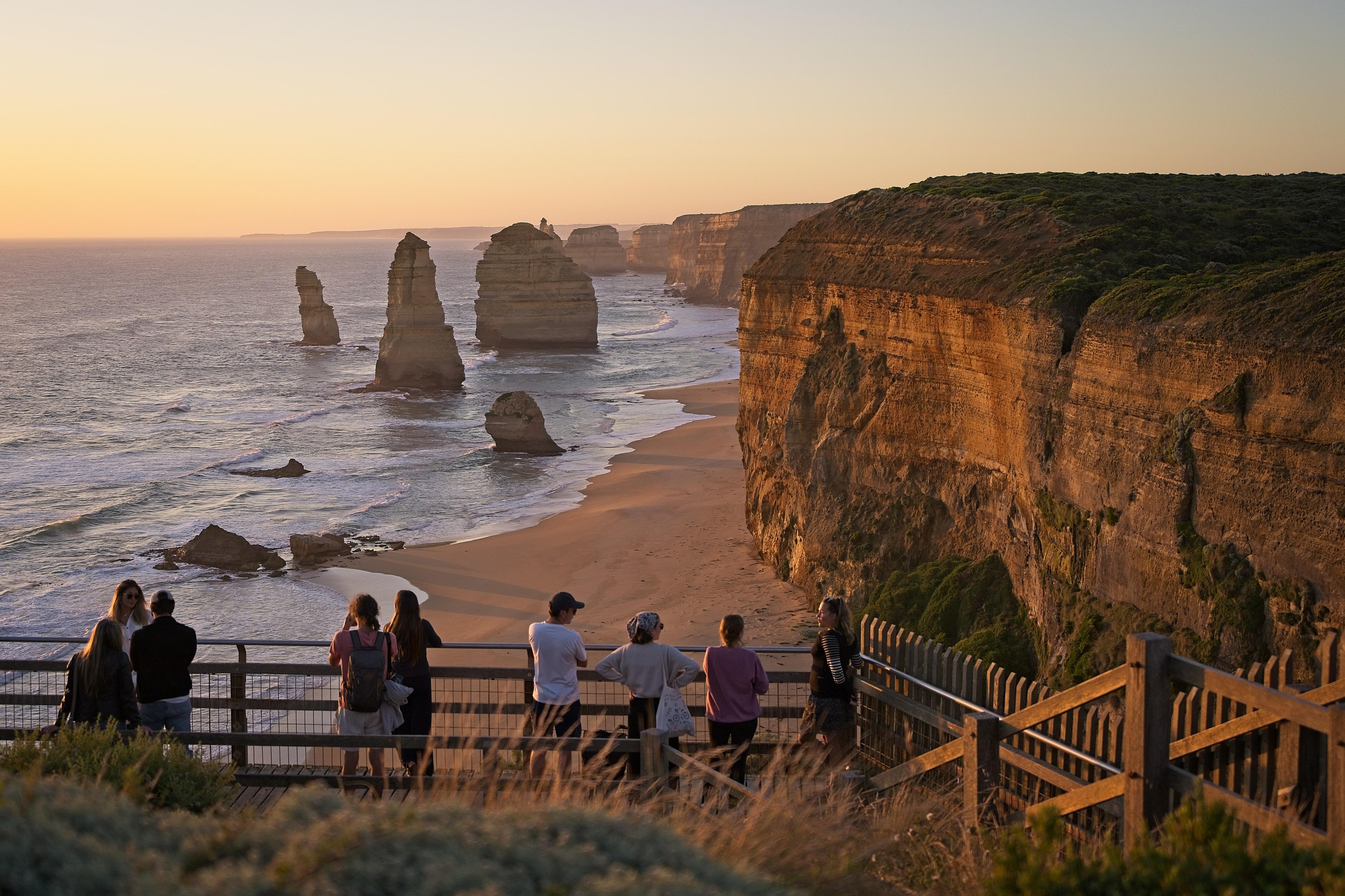 Great Ocean Road Classic: 10 Stops & London Bridge Sunset