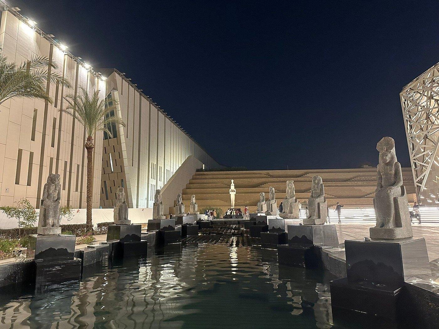 Sharm El Sheikh to Cairo: Pyramids, Sphinx & Egyptian Museum Day Tour