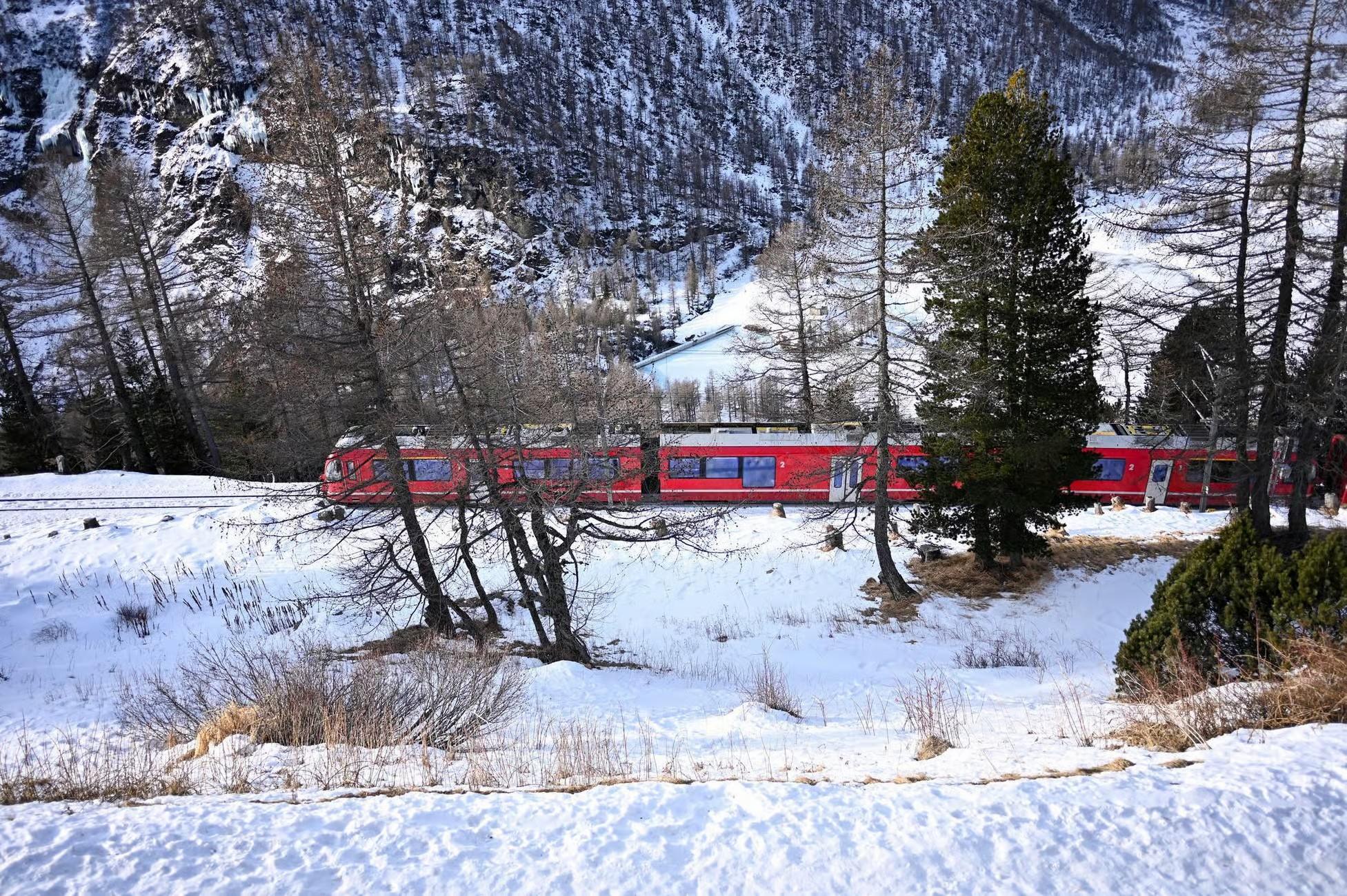 Milan to Swiss Alps: Bernina Red Train & St. Moritz Day Trip