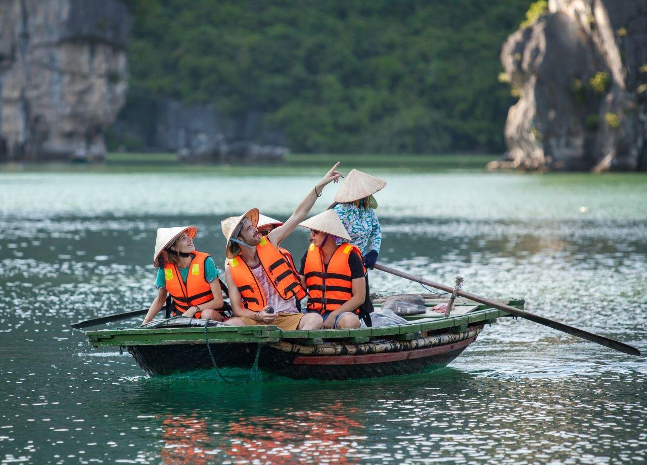 Ha Long & Lan Ha Bay 2-Day 5-Star Cruise with Free Transfer