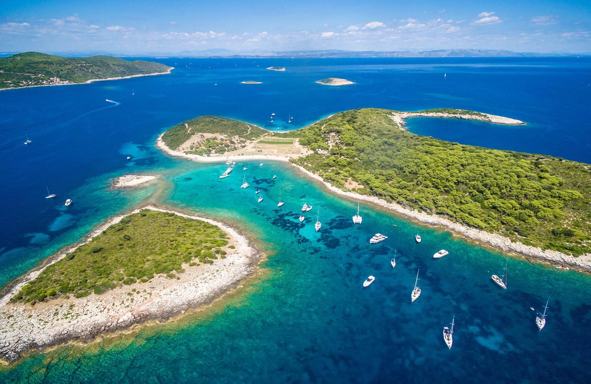 5-Island Speedboat Adventure: Blue Cave & Hvar from Split