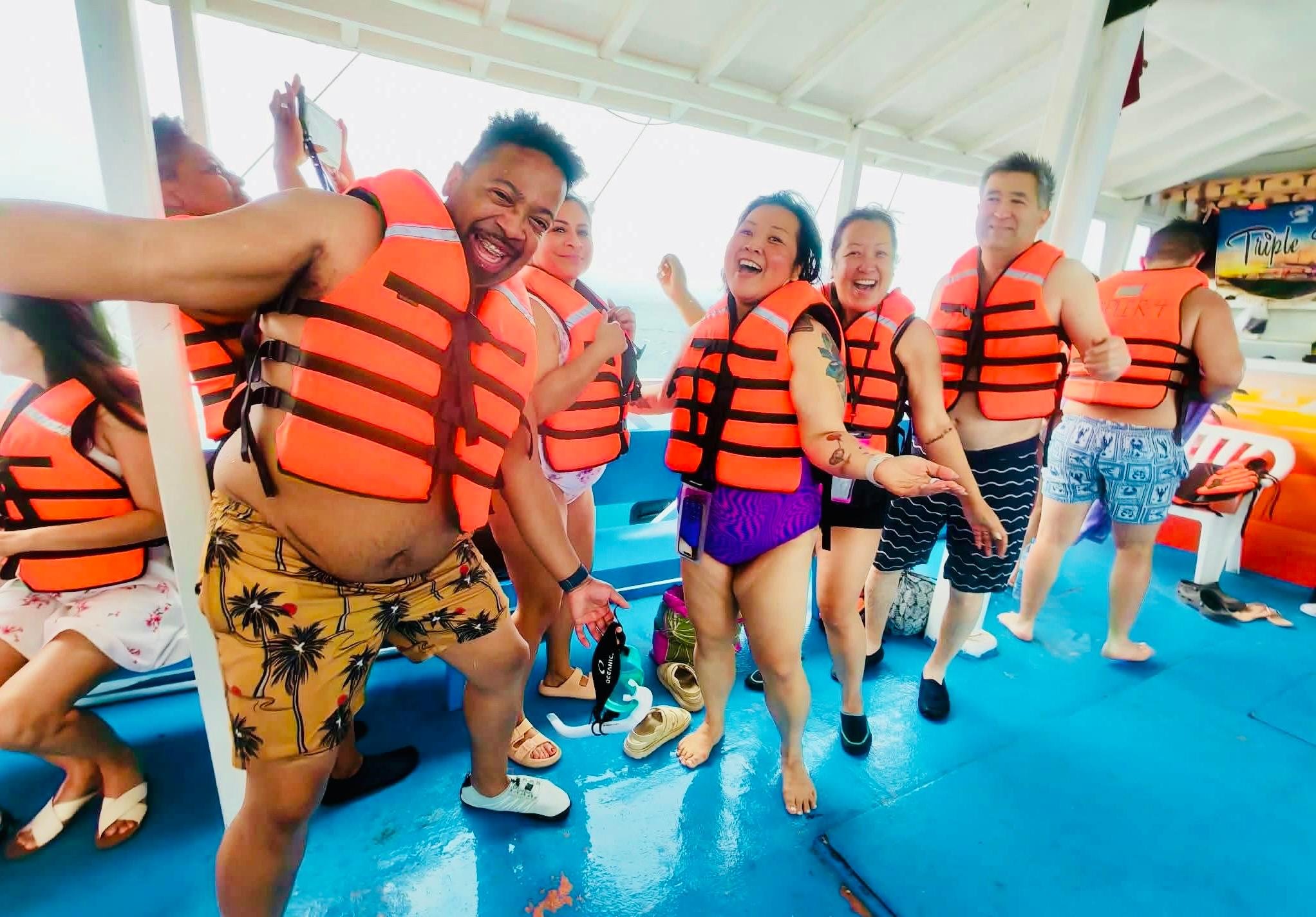 Boracay Classic Island Hopping Adventure with Buffet Lunch