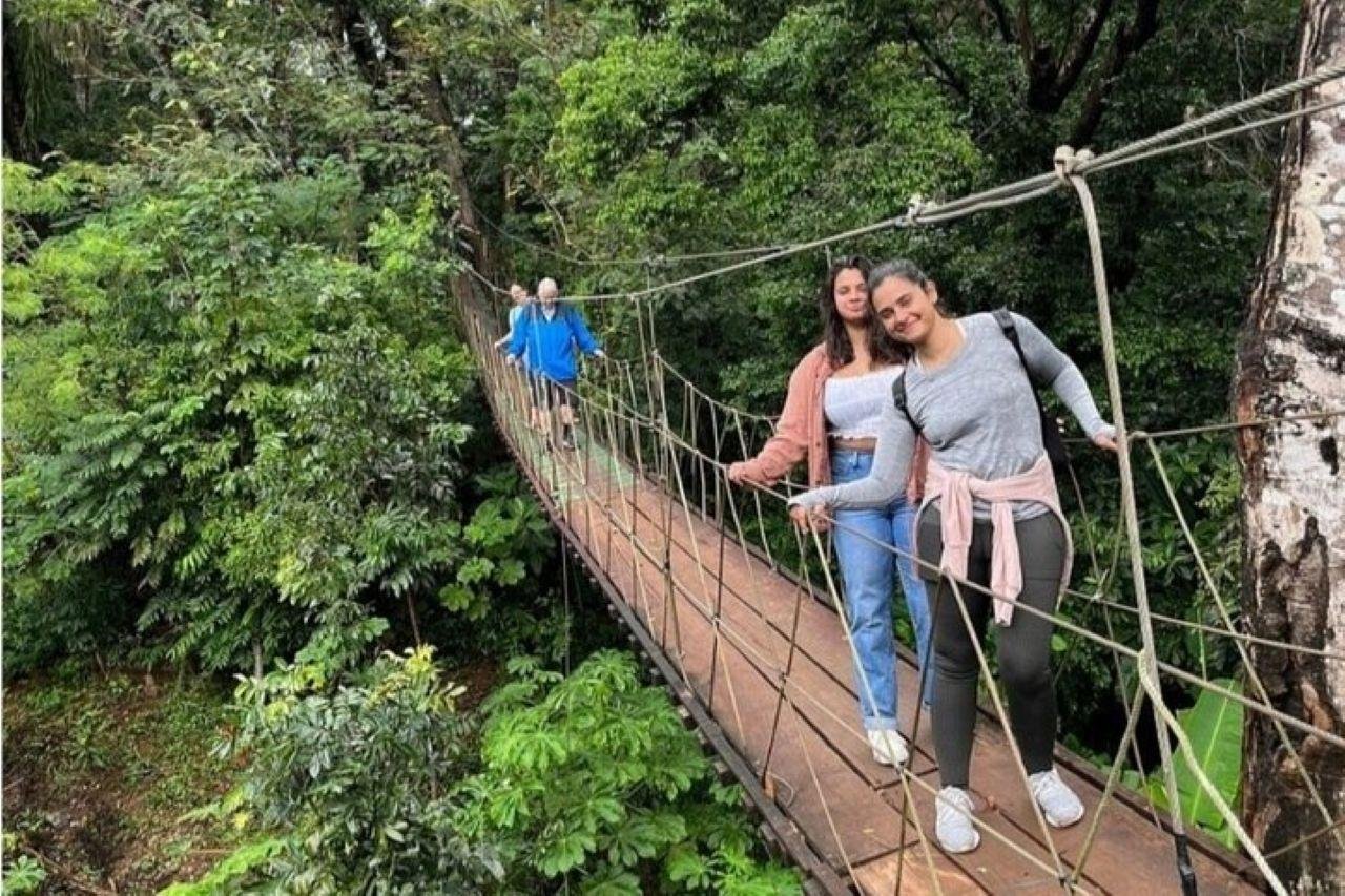 Roatan Wildlife Park & Island Discovery Tour
