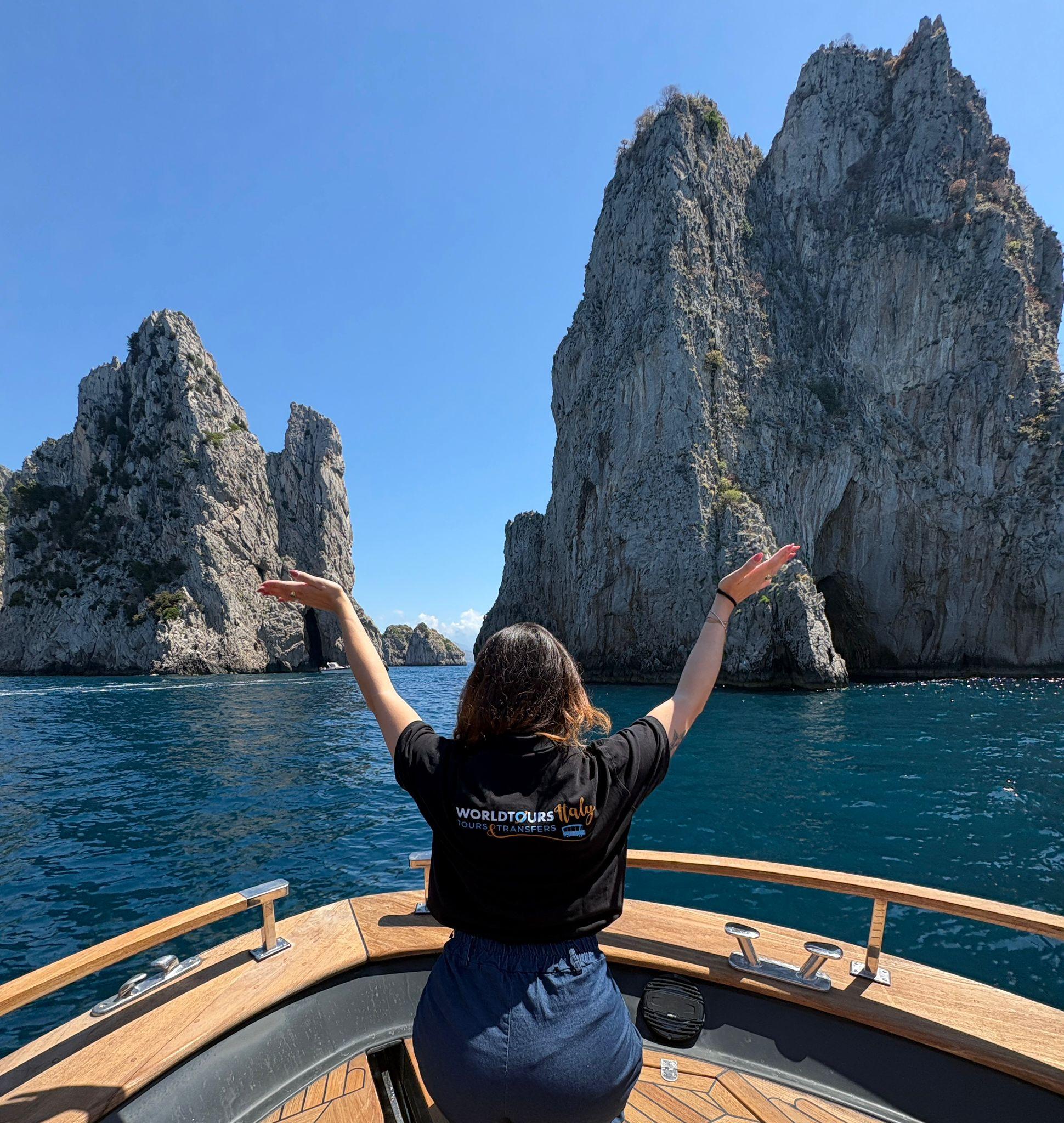 Capri Small Group Boat Tour with Swim Stop & Aperitivo