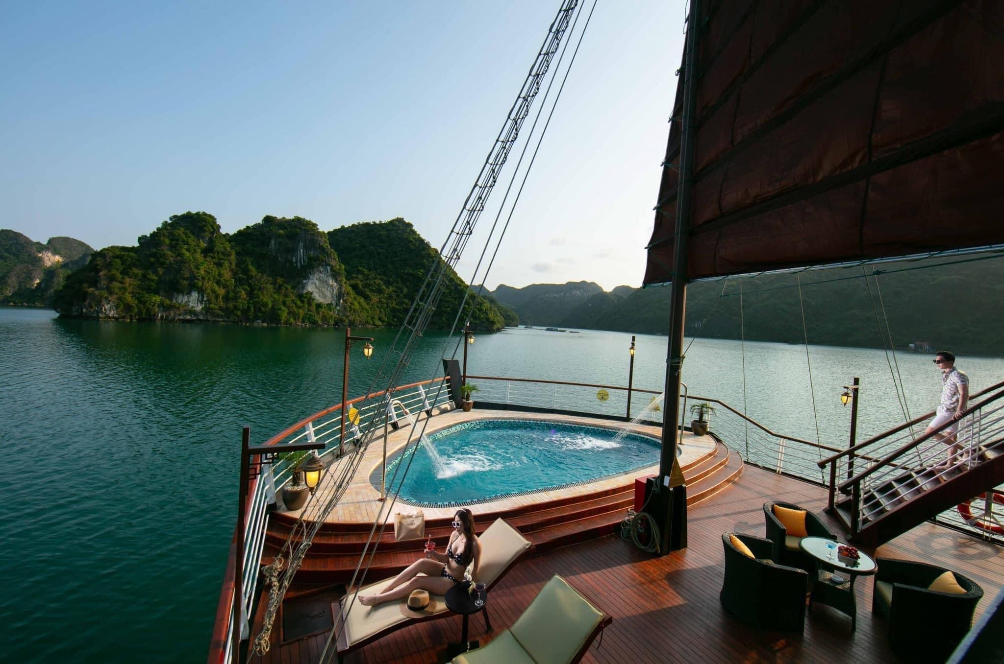 Hanoi: 2-Day Lan Ha & Halong Bay 5-Star Cruise with Private Balcony