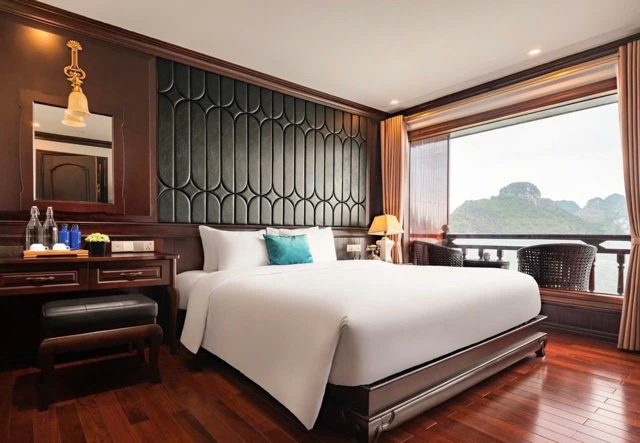 2-Day Ha Long & Lan Ha Bay 5-Star Cruise with Balcony & Bathtub