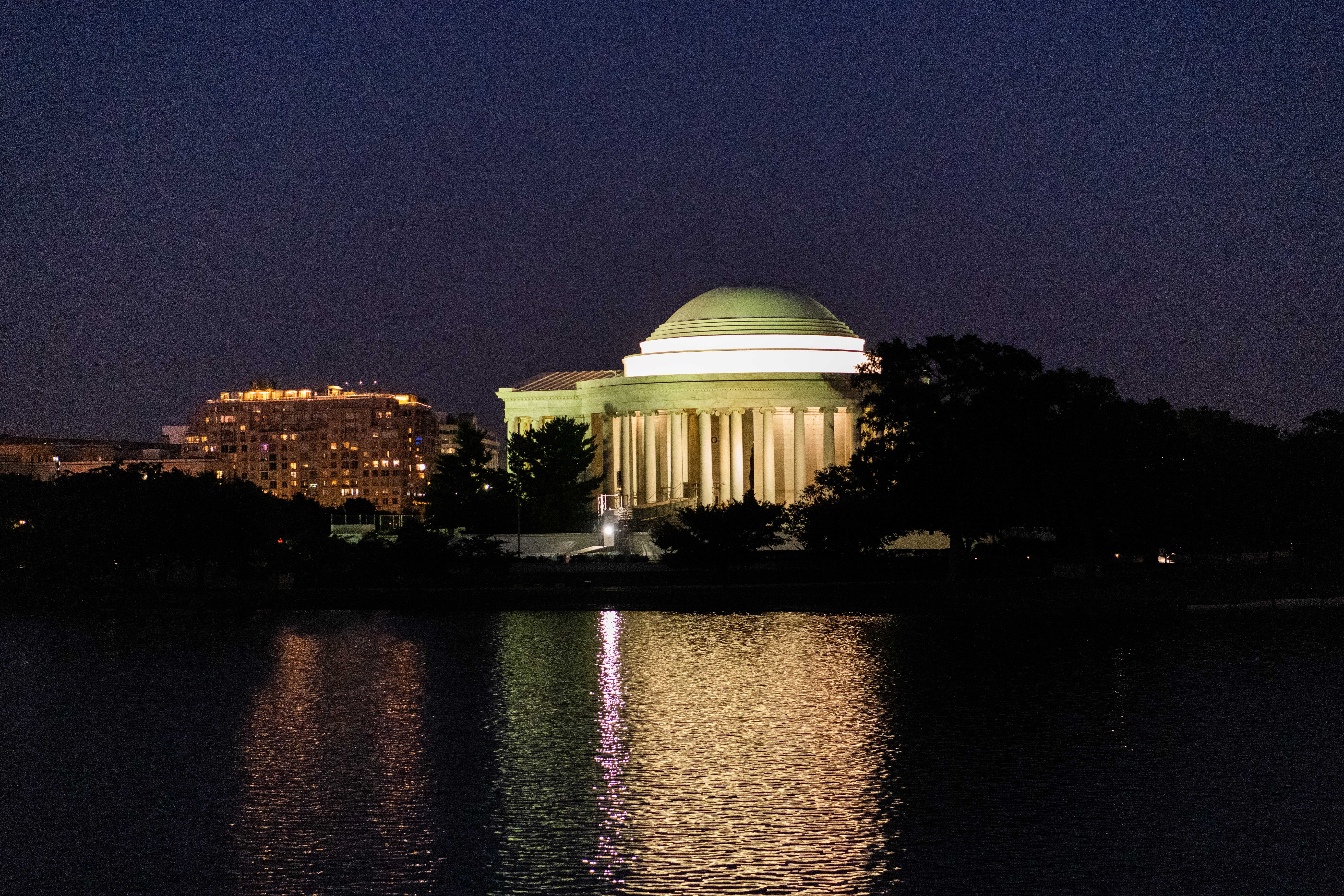 DC Monuments by Moonlight: Nighttime Trolley Tour