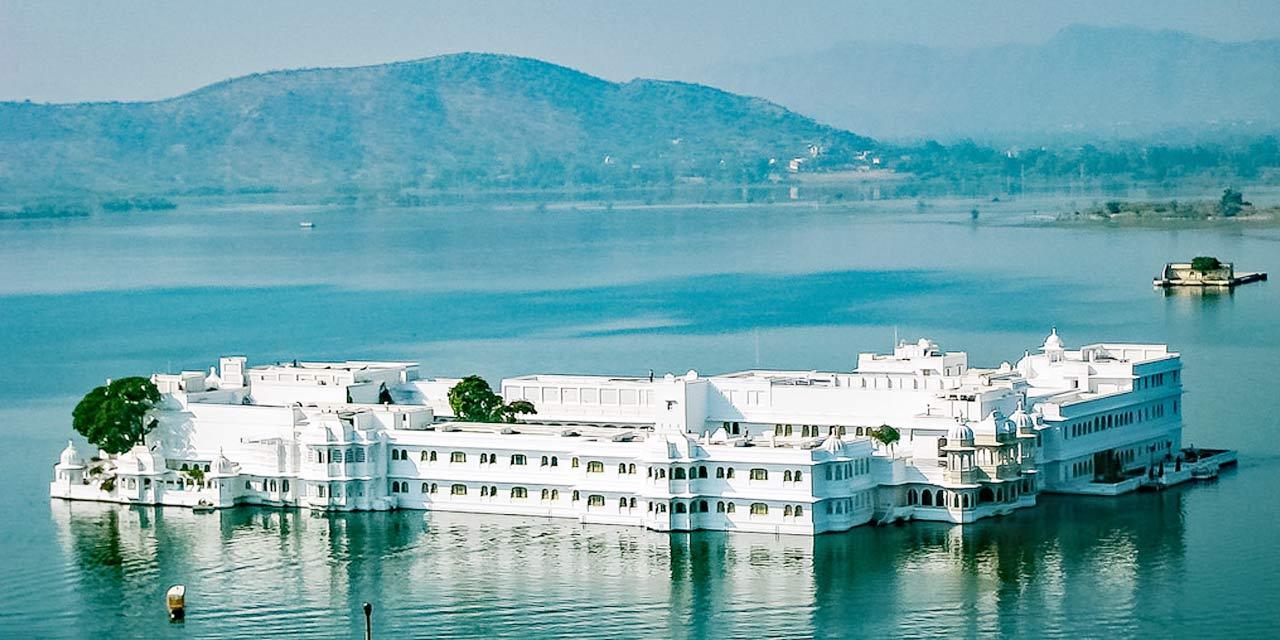 Udaipur Heritage & Lake Pichola Private Tour