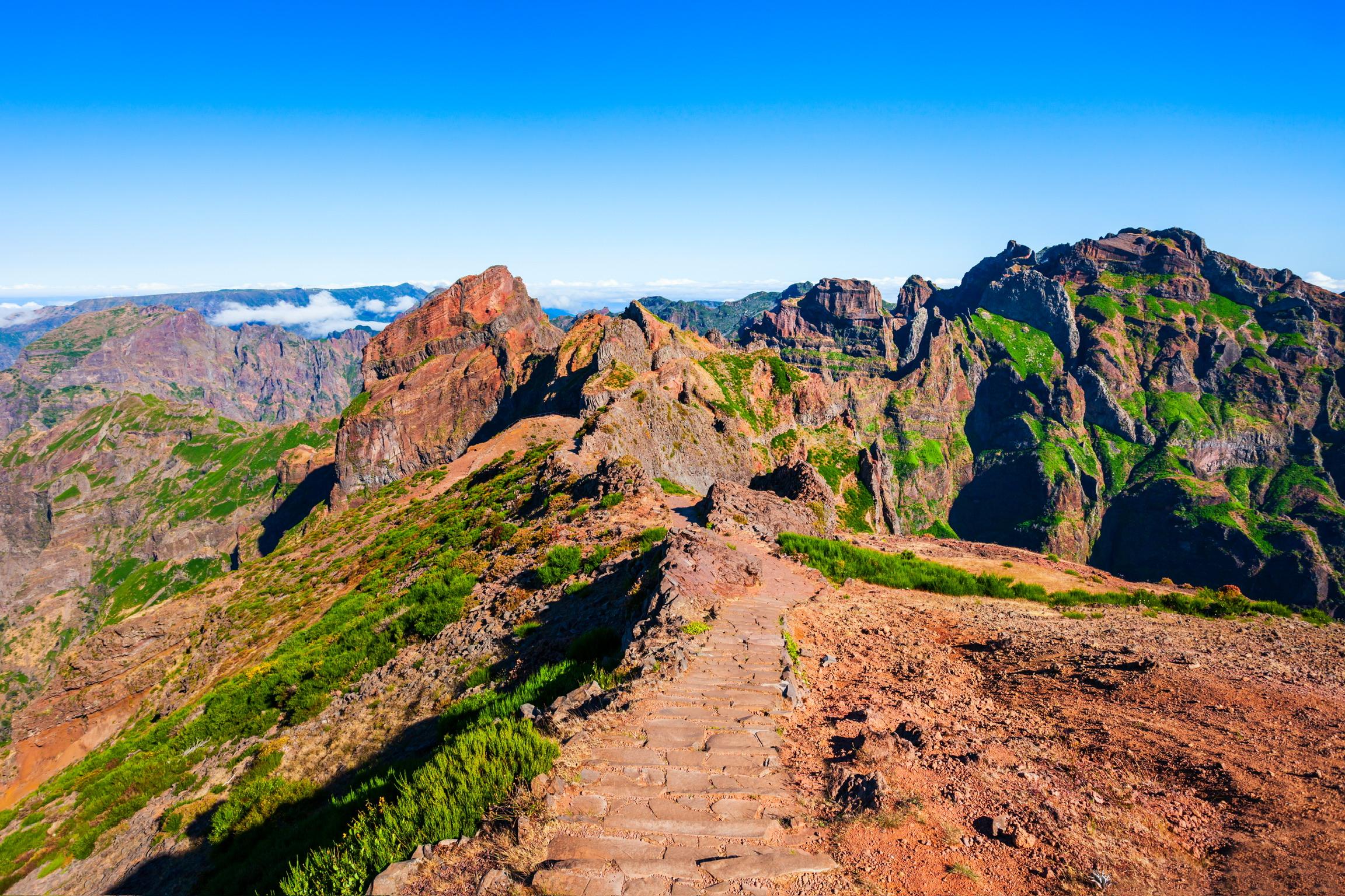 Madeira: Sunrise Hike Transfer to Pico do Arieiro (PR1)