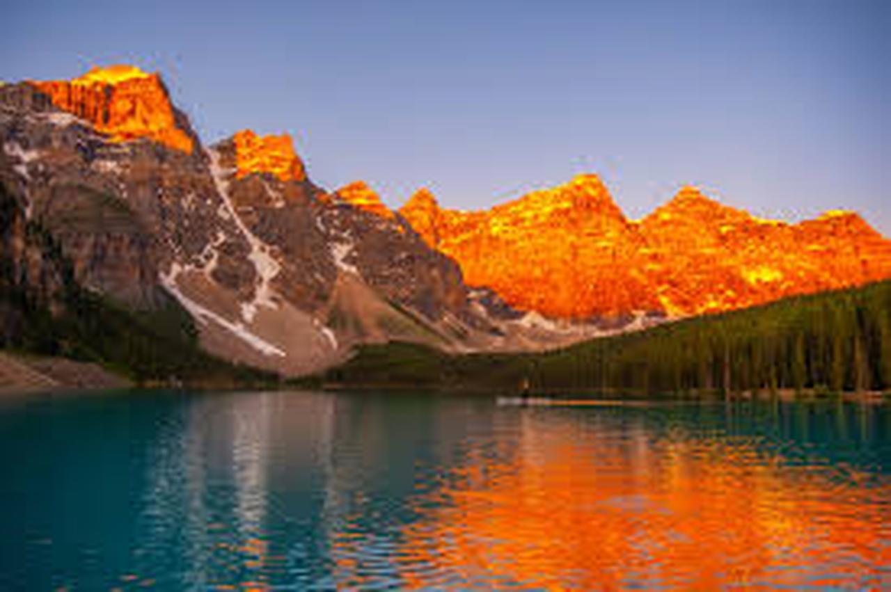 Banff: Lake Louise & Moraine Lake Half-Day Canoe & Sightsee