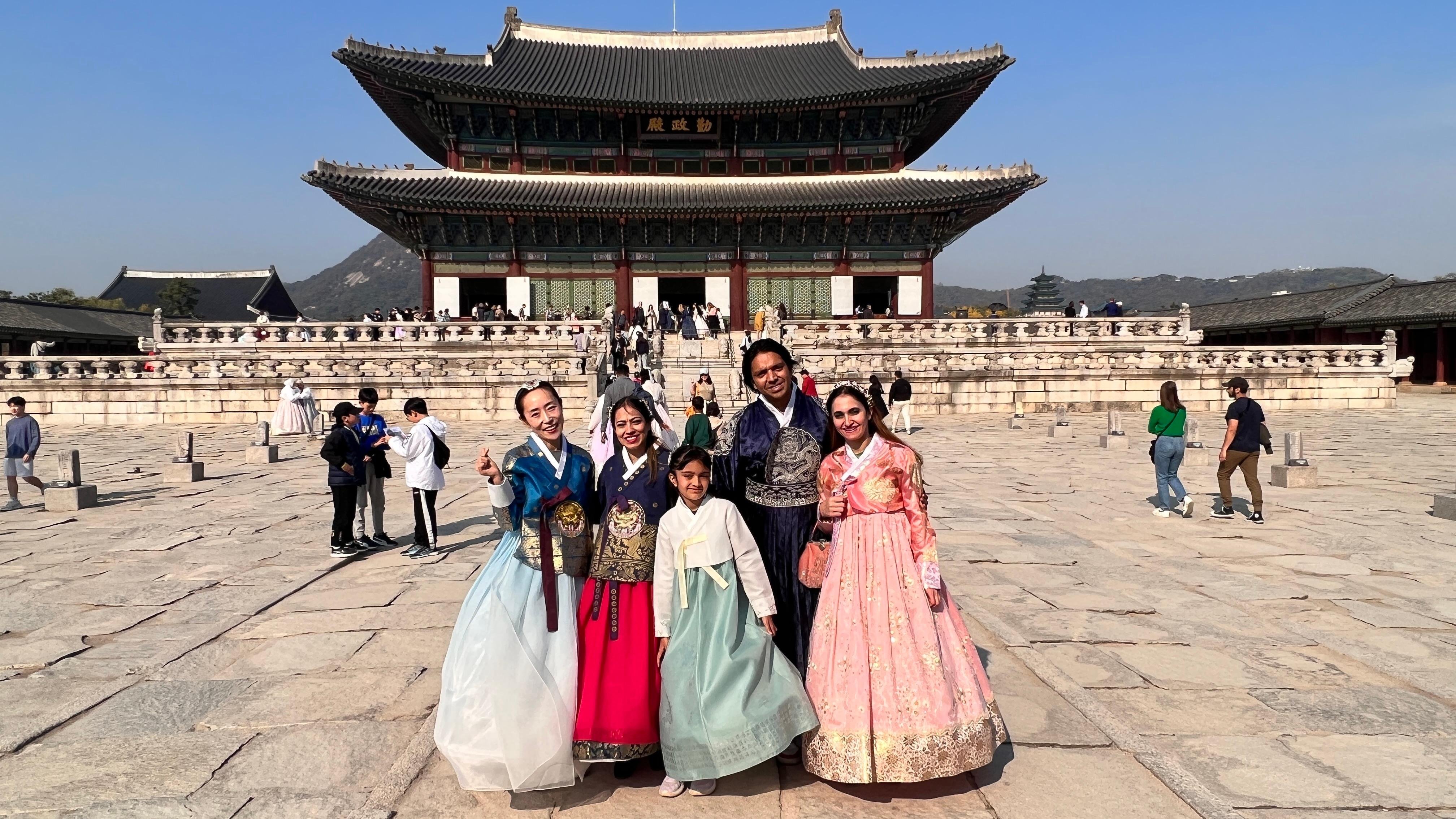 Seoul Highlights: Palaces, Markets & N Seoul Tower