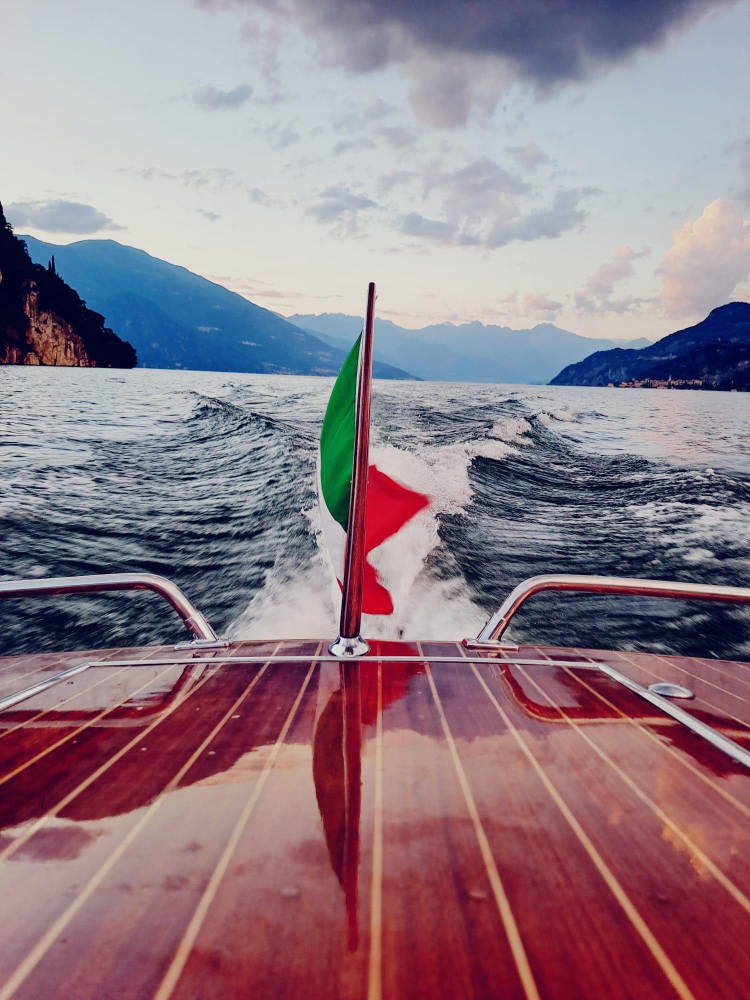 Bellagio/Menaggio: Private Trip on a Vintage Wooden Boat