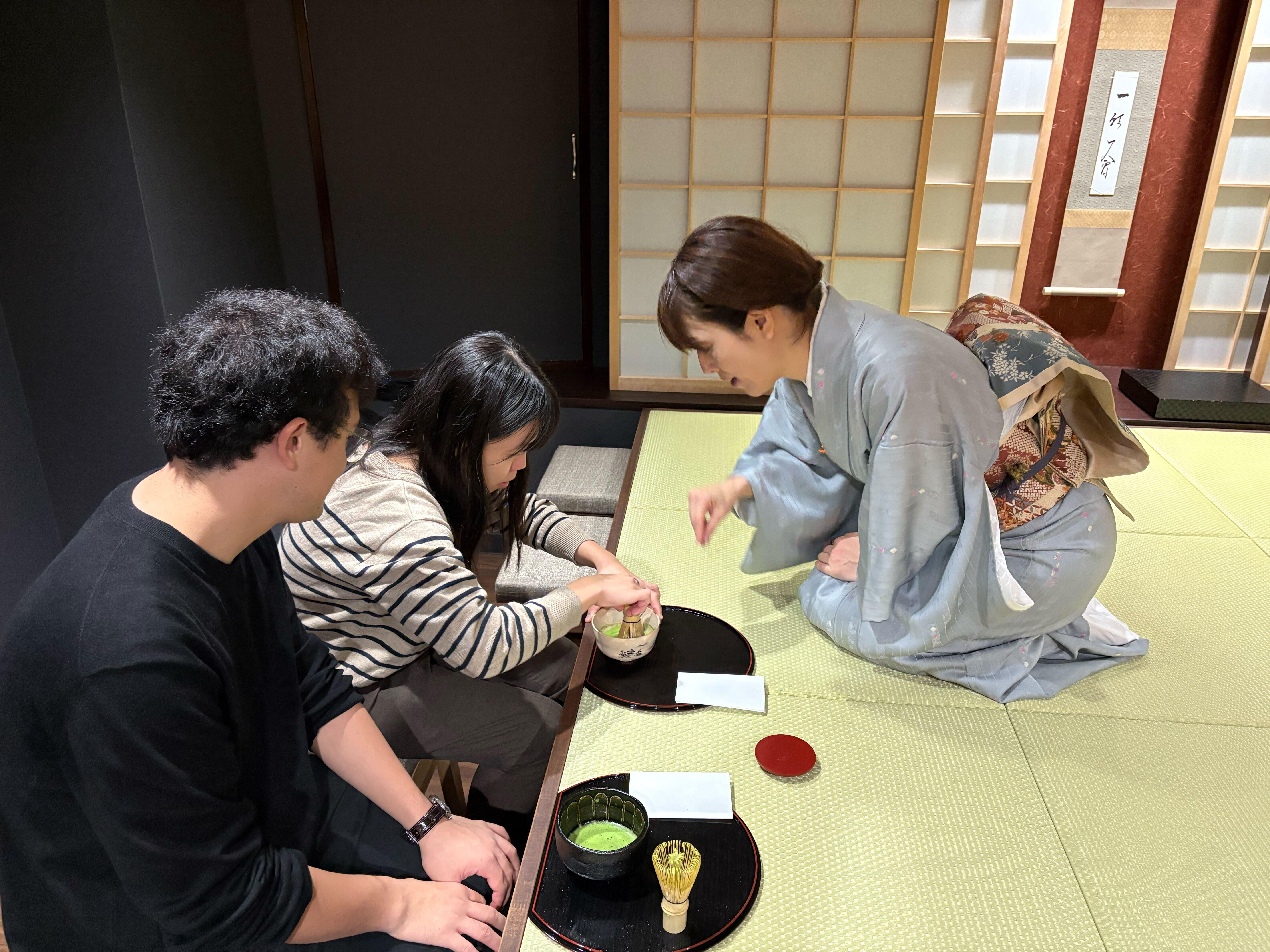Traditionell teceremoni i Gion med matcha & lokala sötsaker