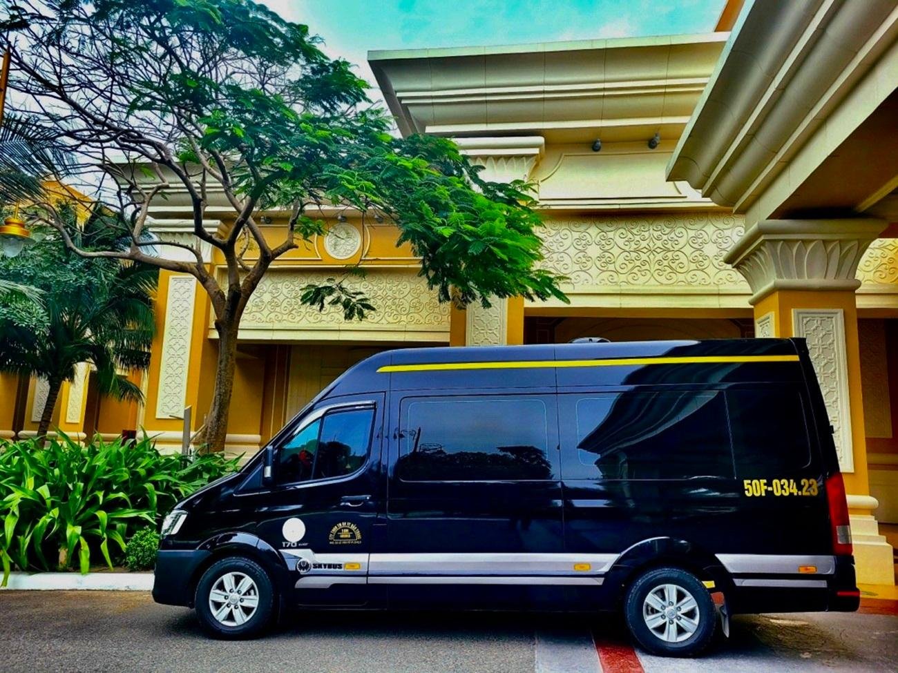 Premium Limousine Service: Hanoi–Sapa Direct Transfer
