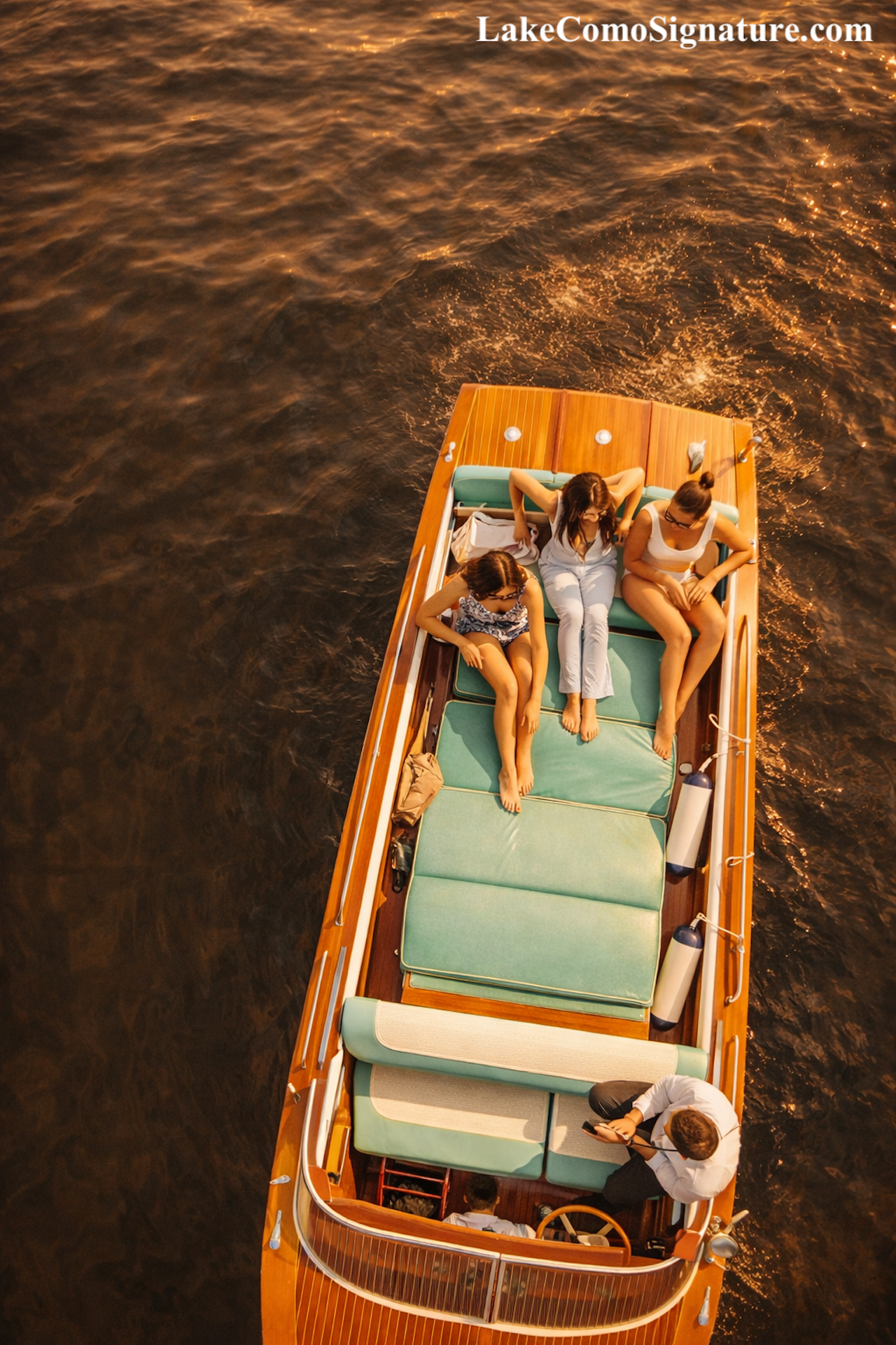 Private Vintage Boat Tour on Lake Como with Prosecco