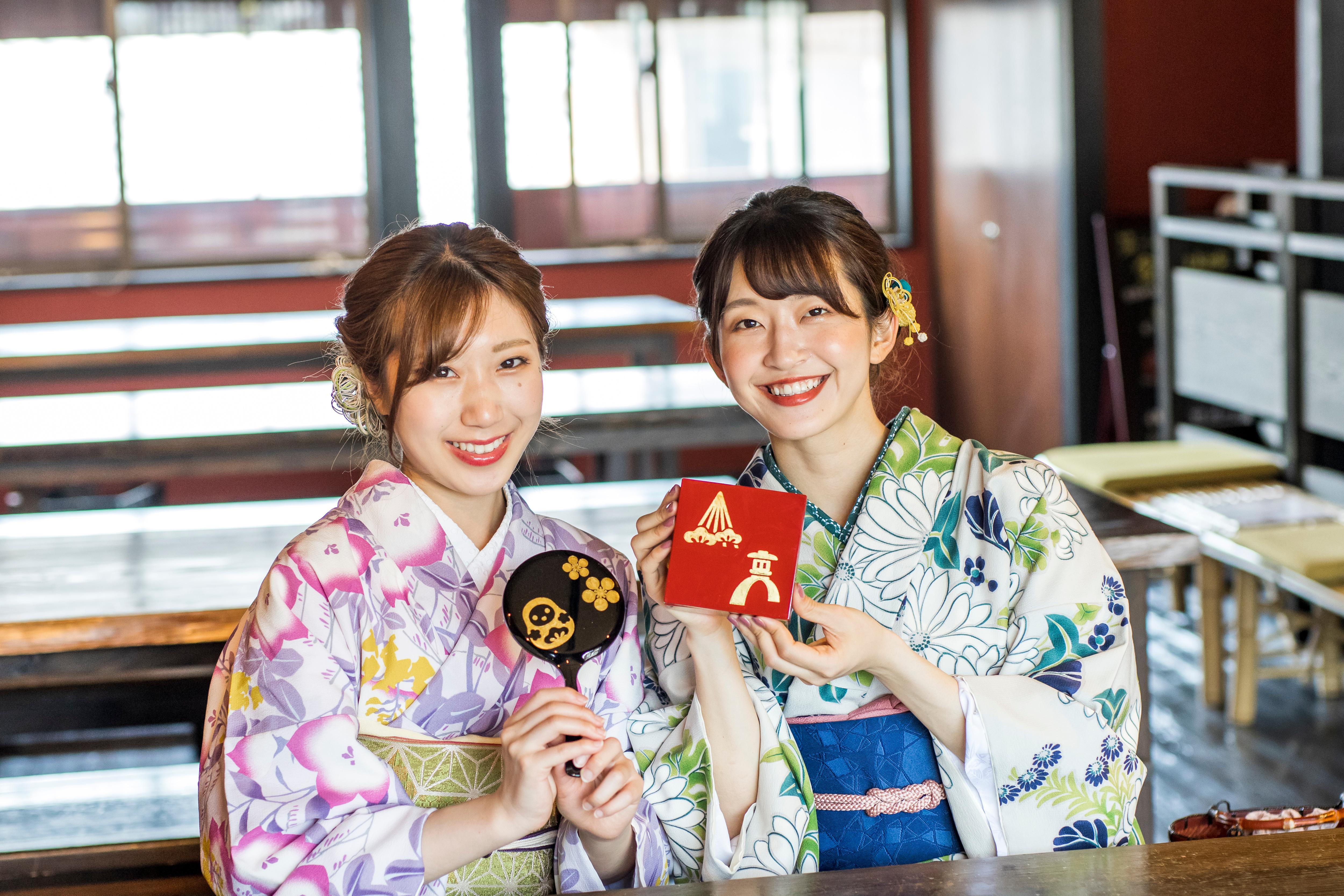 Gold Leaf Crafting Experience in Historic Higashi Chaya