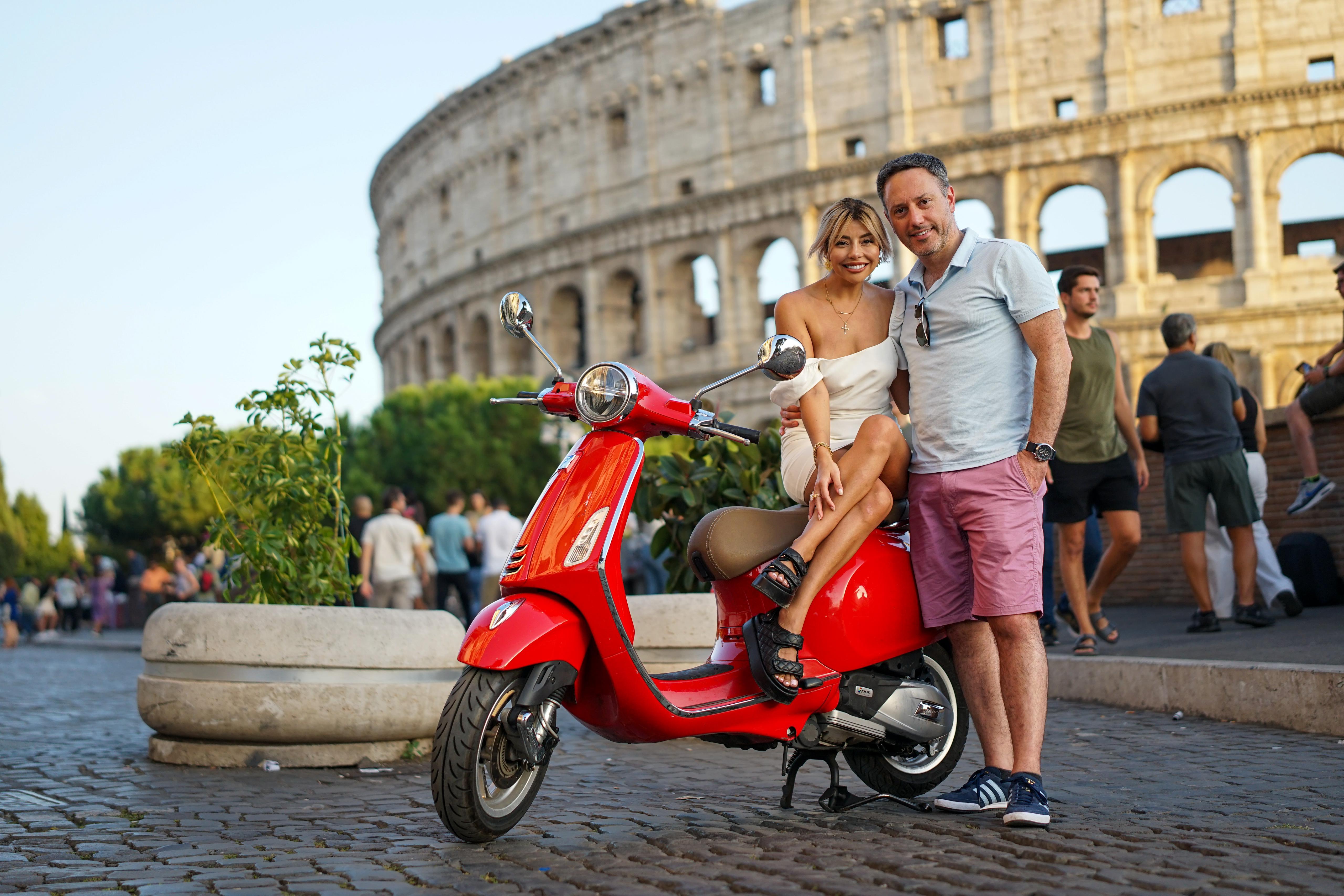 Rome vespa photo tour photoshoot passenger city backdrops — image 14