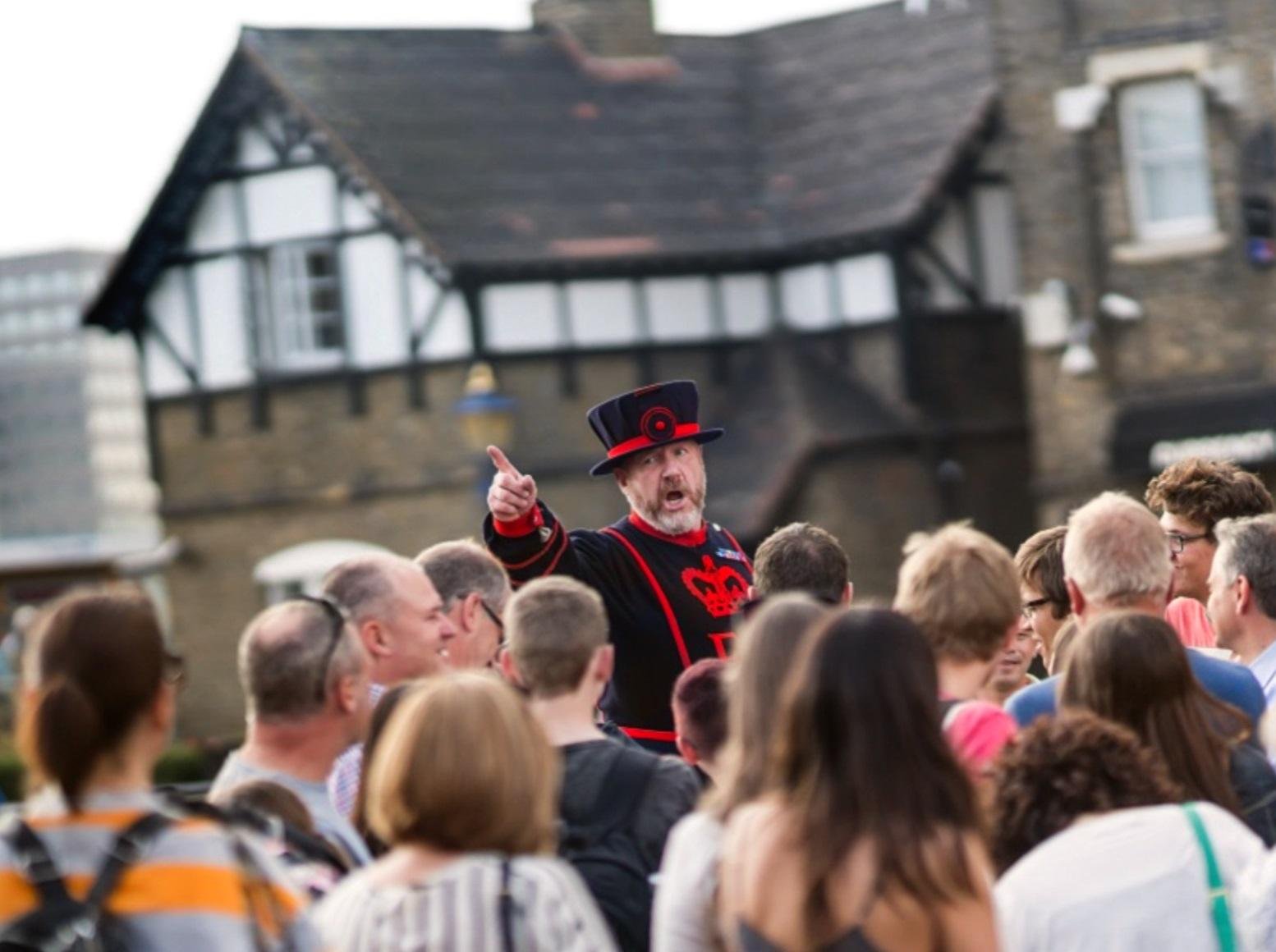 Tower of London: Pre-Opening Entry and Beefeater Ceremony