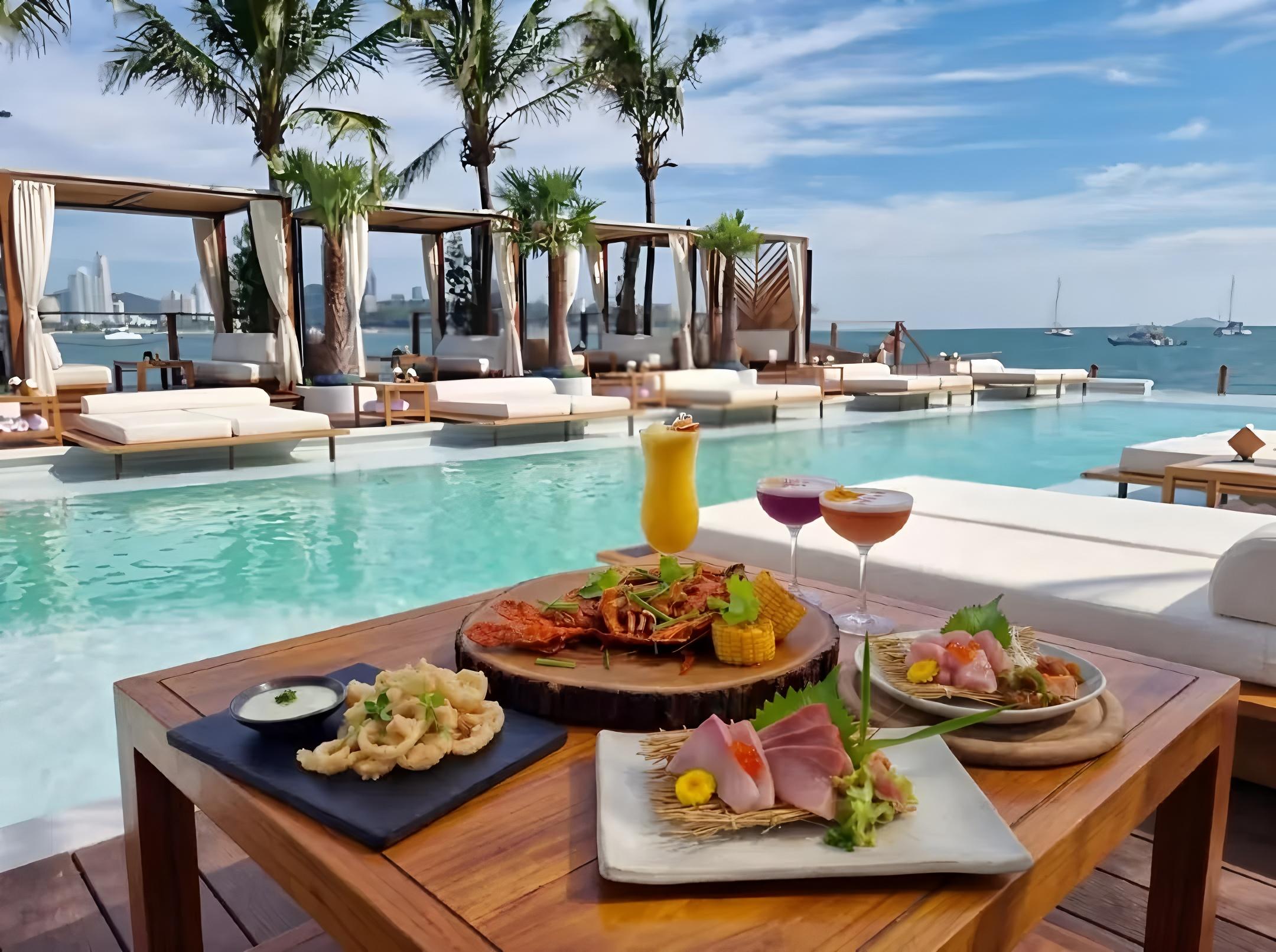 Sina Beach Floating Club: Pattaya Day Pass