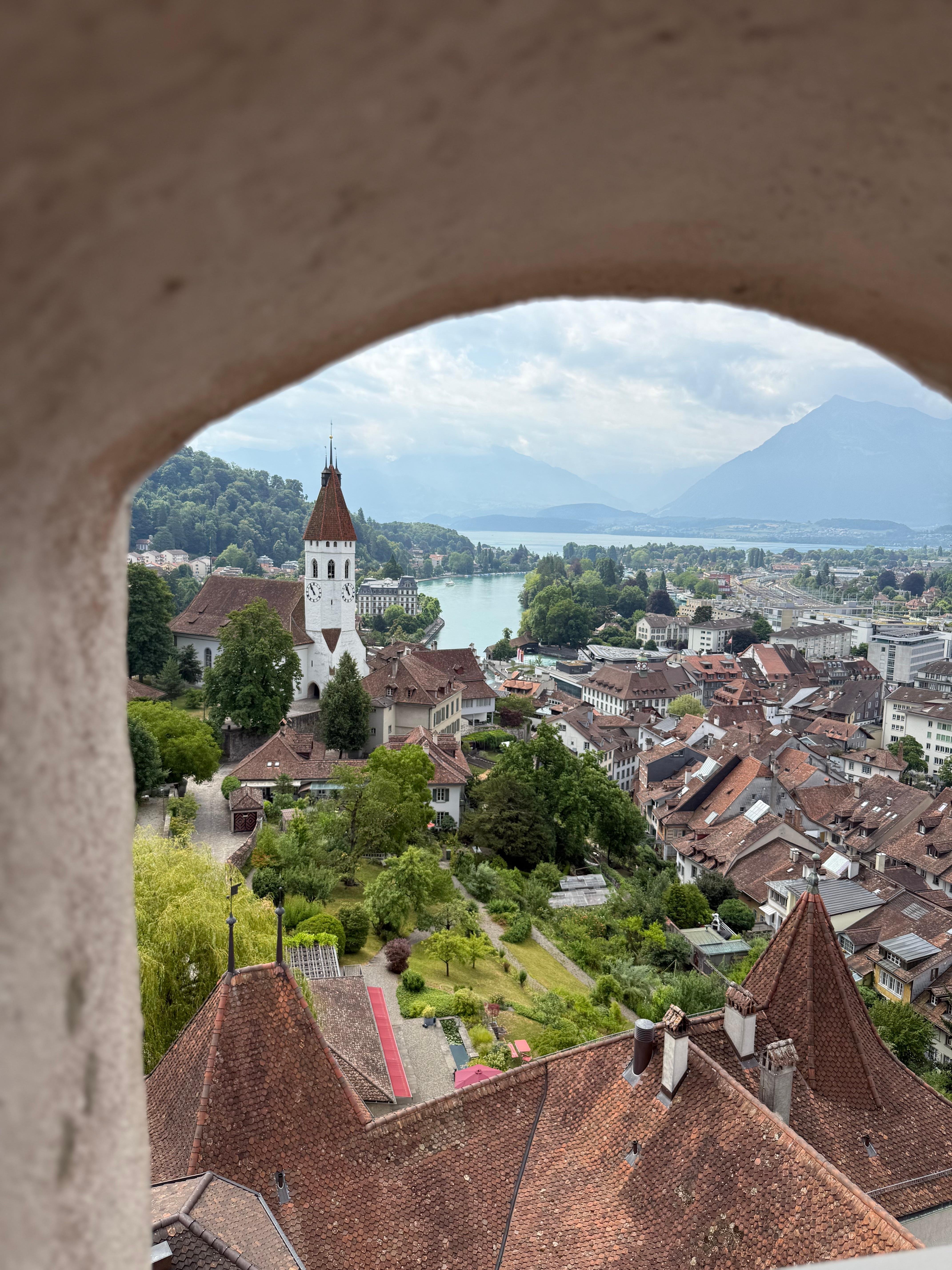Interlaken: Lake Thun Three Castles Private Tour