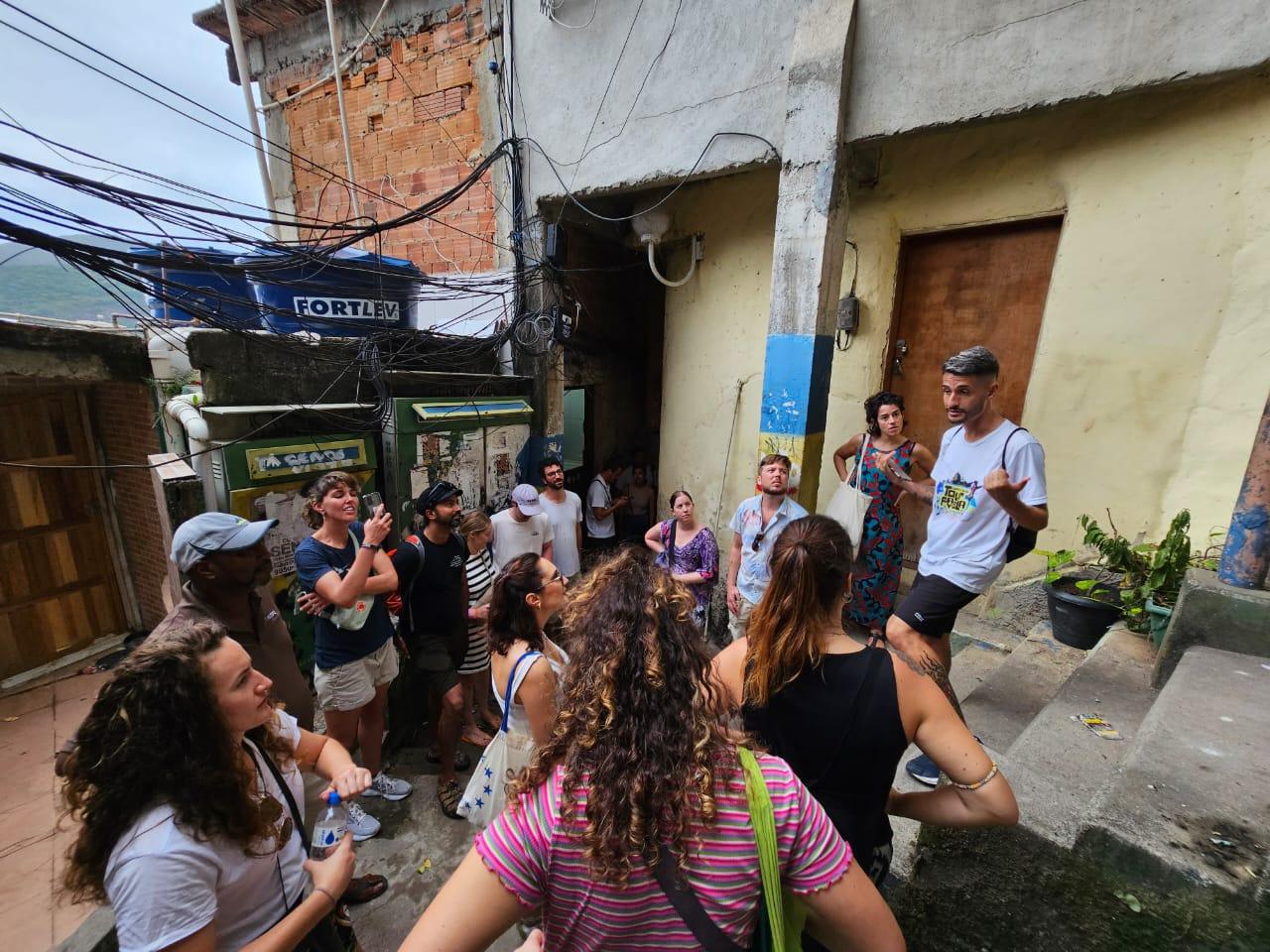 Rio de Janeiro: Santa Marta Favela Guided Walking Tour