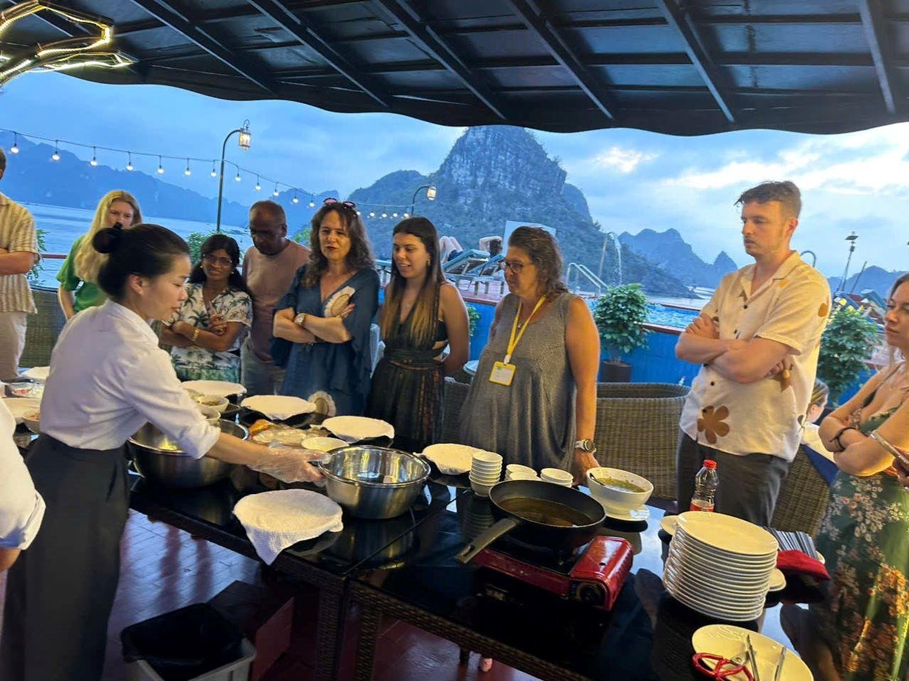 Ha Long & Lan Ha Bay 2-Day 5-Star Cruise with Free Transfer