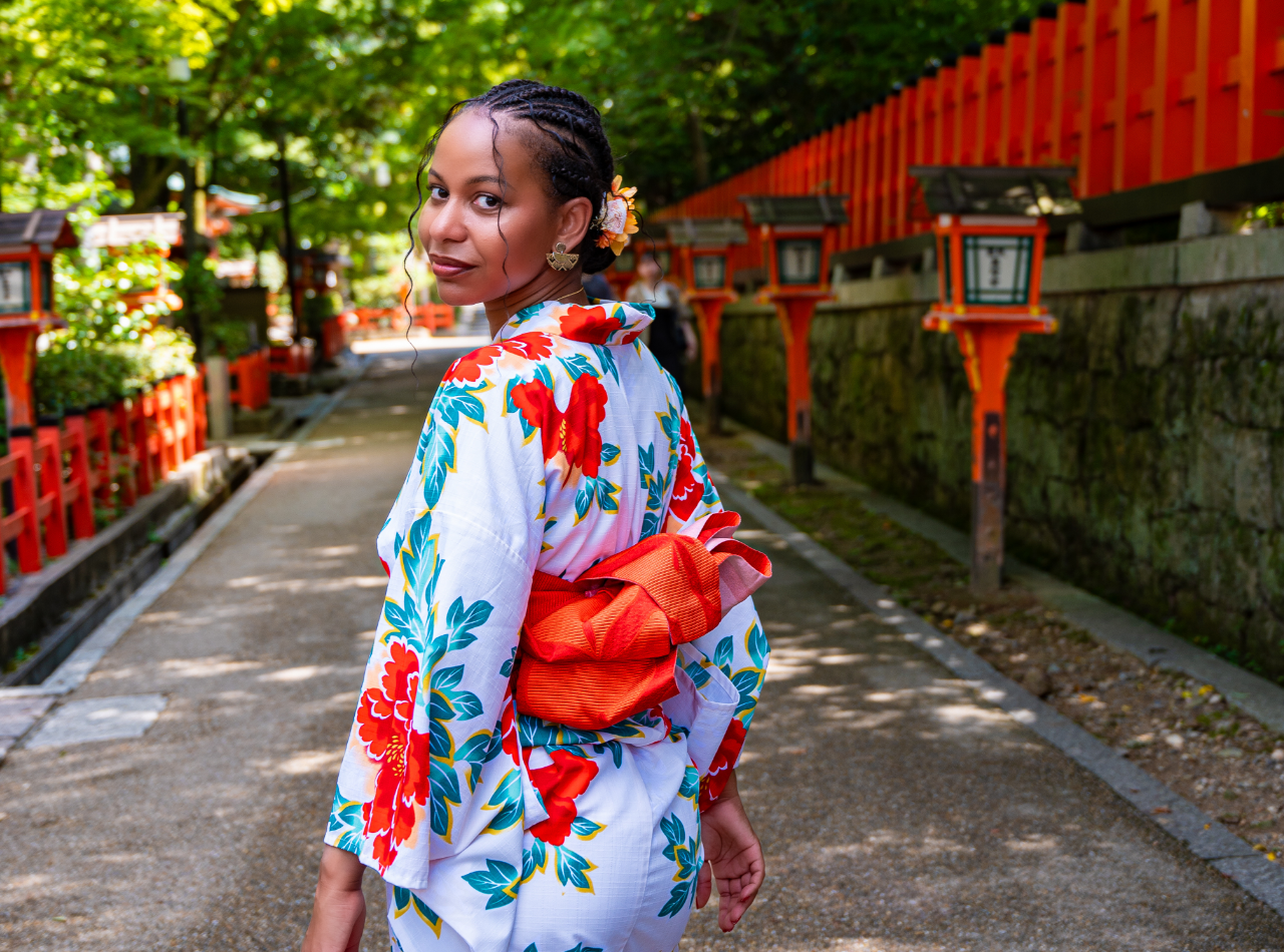 Kyoto: Vestimenta Tradicional com Kimono e Sessão de Fotos Privada