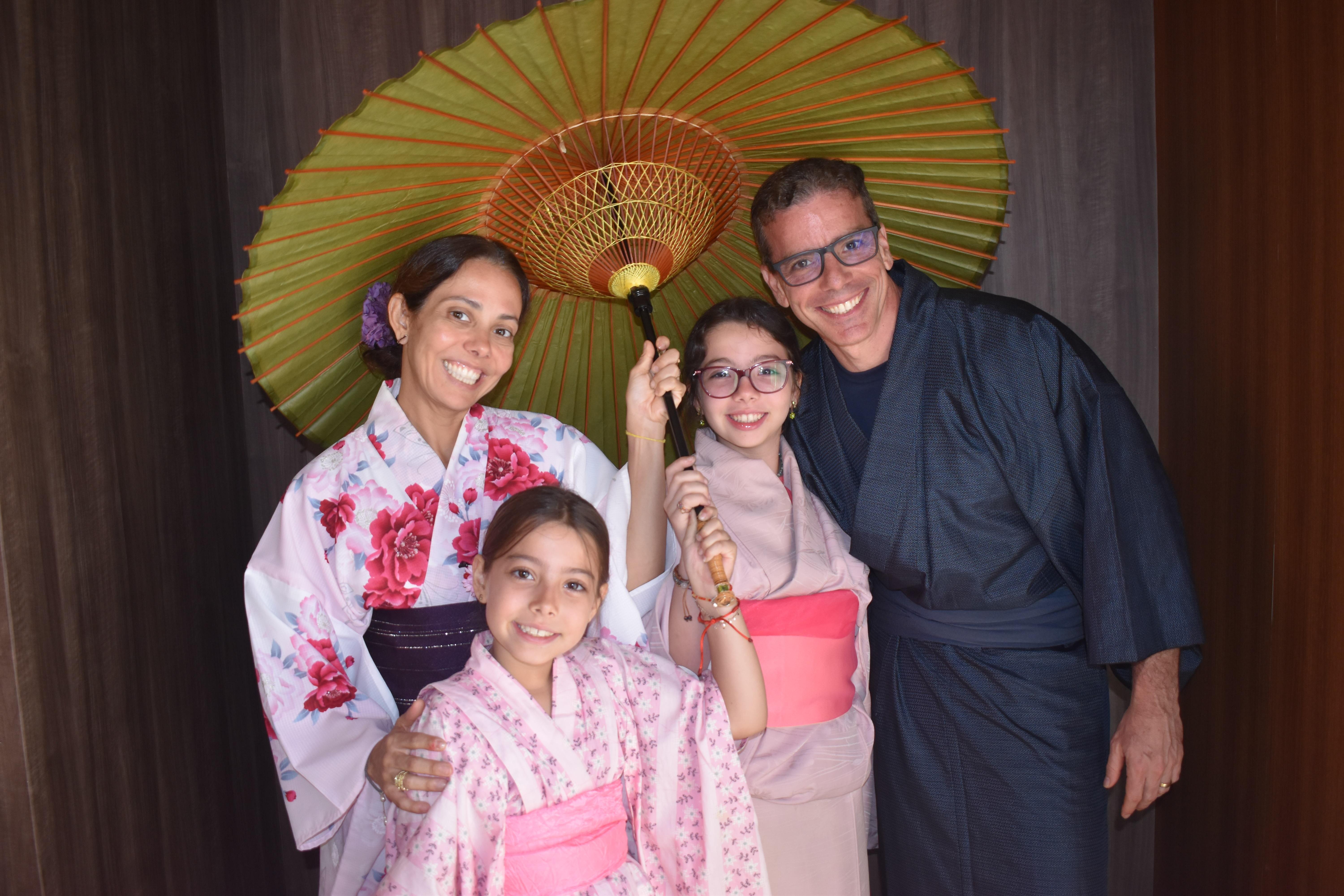 Privat upplevelse i Machiya i Kyoto: Tebjudning, kalligrafi & kimono