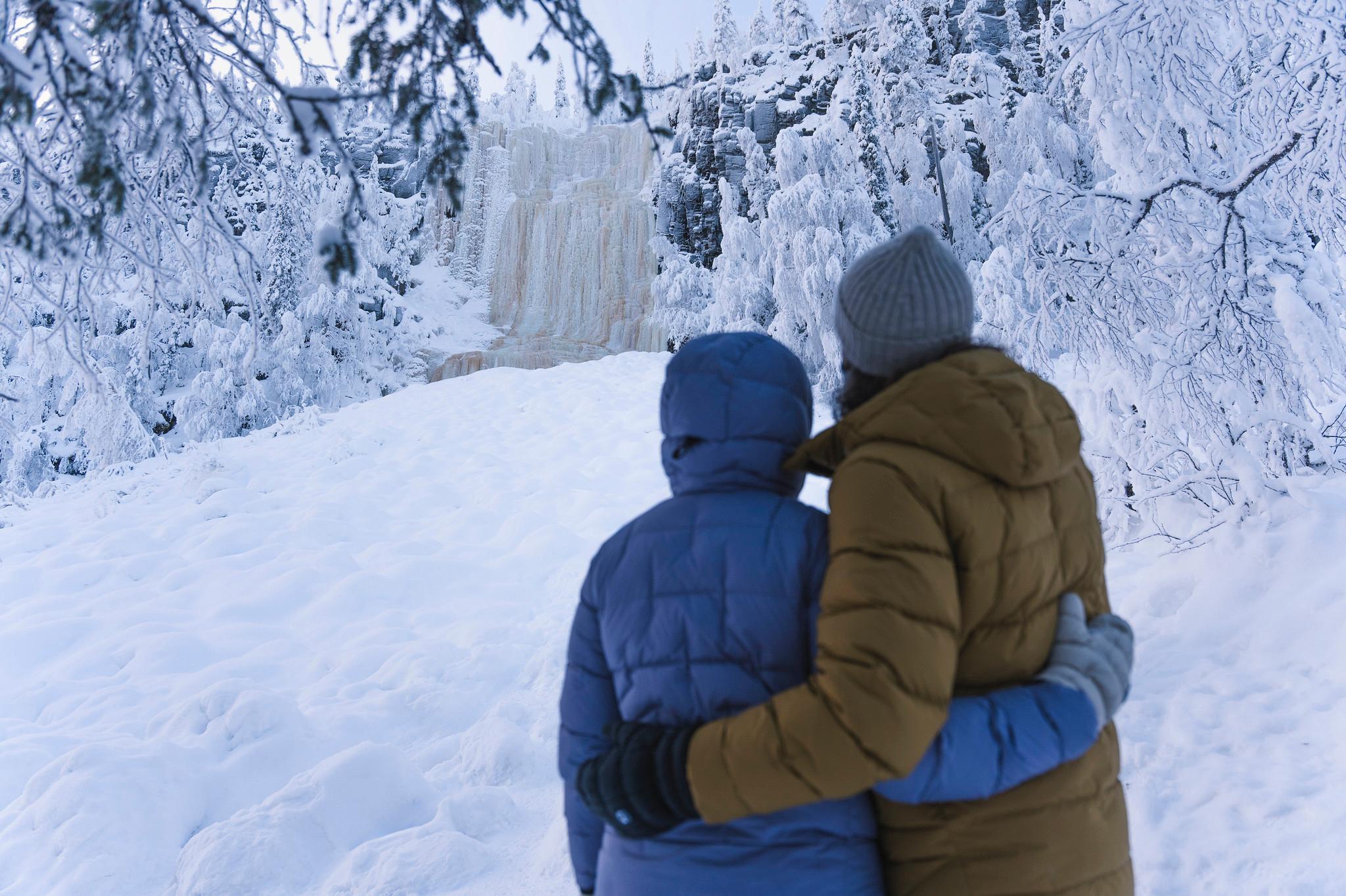 Korouoma Frozen Waterfalls Photo Tour & Lappish BBQ Lunch