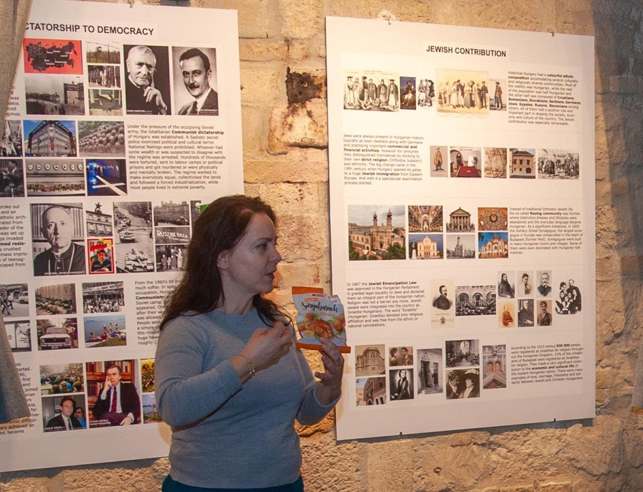 Jewish Quarter Walking Tour with Ghetto Wall & Historic Synagogues
