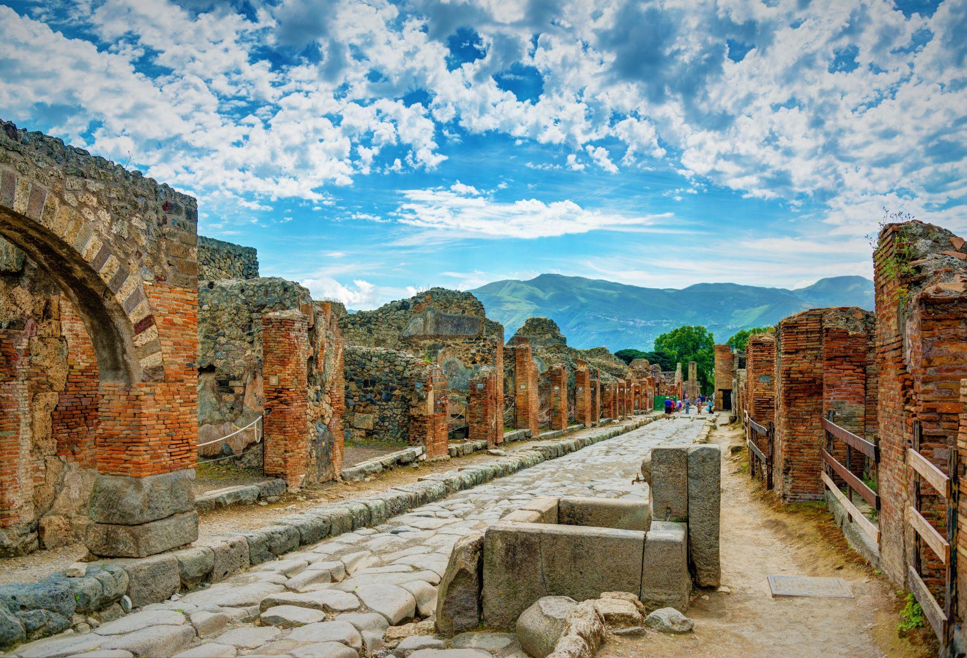 Naples: Pompeii, Mount Vesuvius & Wine Tasting Deluxe Tour