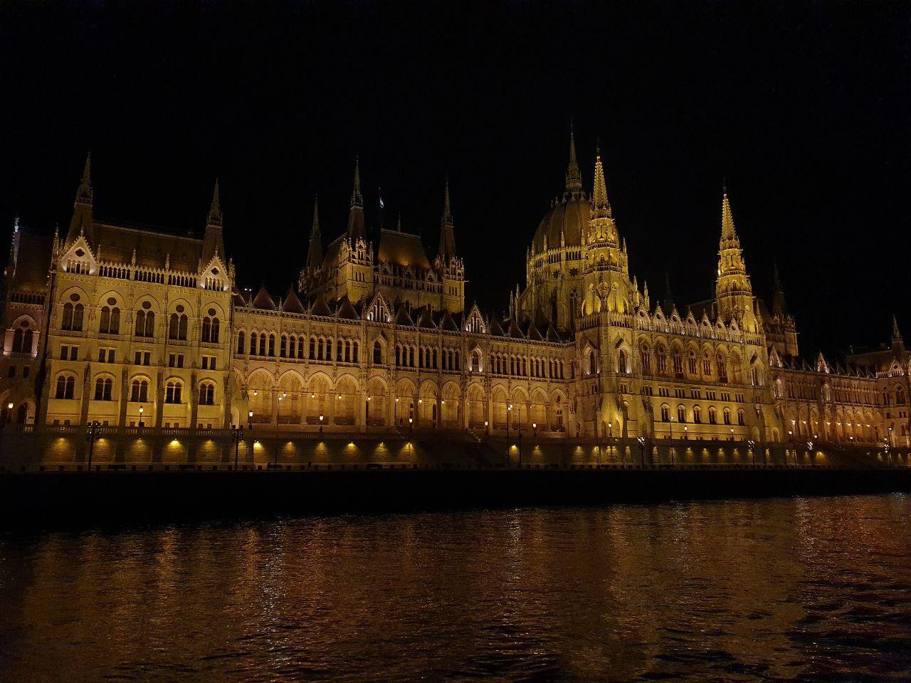 Budapest Sightseeing Cruise — image 19