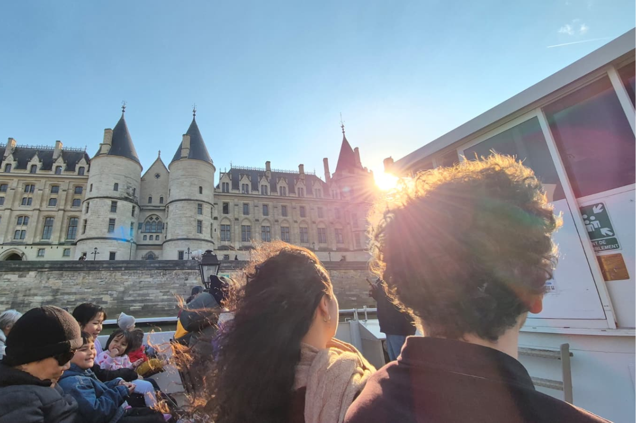 Paris Evening Seine River Cruise with Champagne