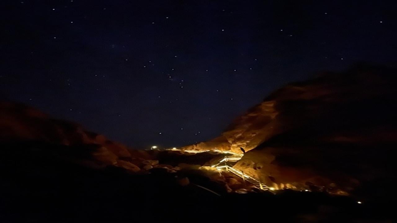 Page: Stargazing Night Tour of Antelope Valley Canyon