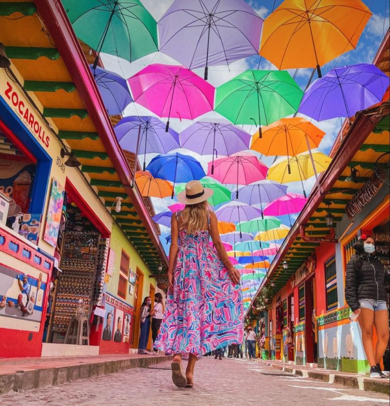 Guatapé Day Trip: Peñol Rock, Boat Tour & Giant Christ Head