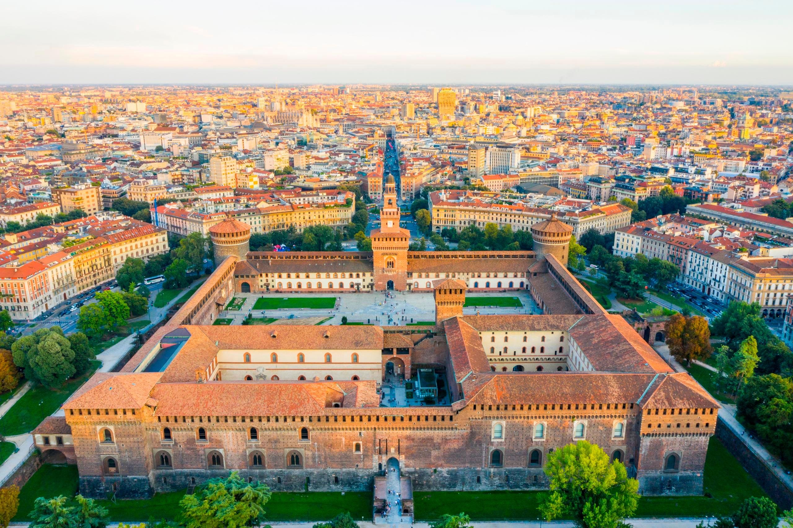 Milan Highlights: Duomo Rooftop, Sforza Castle & Gelato Tour