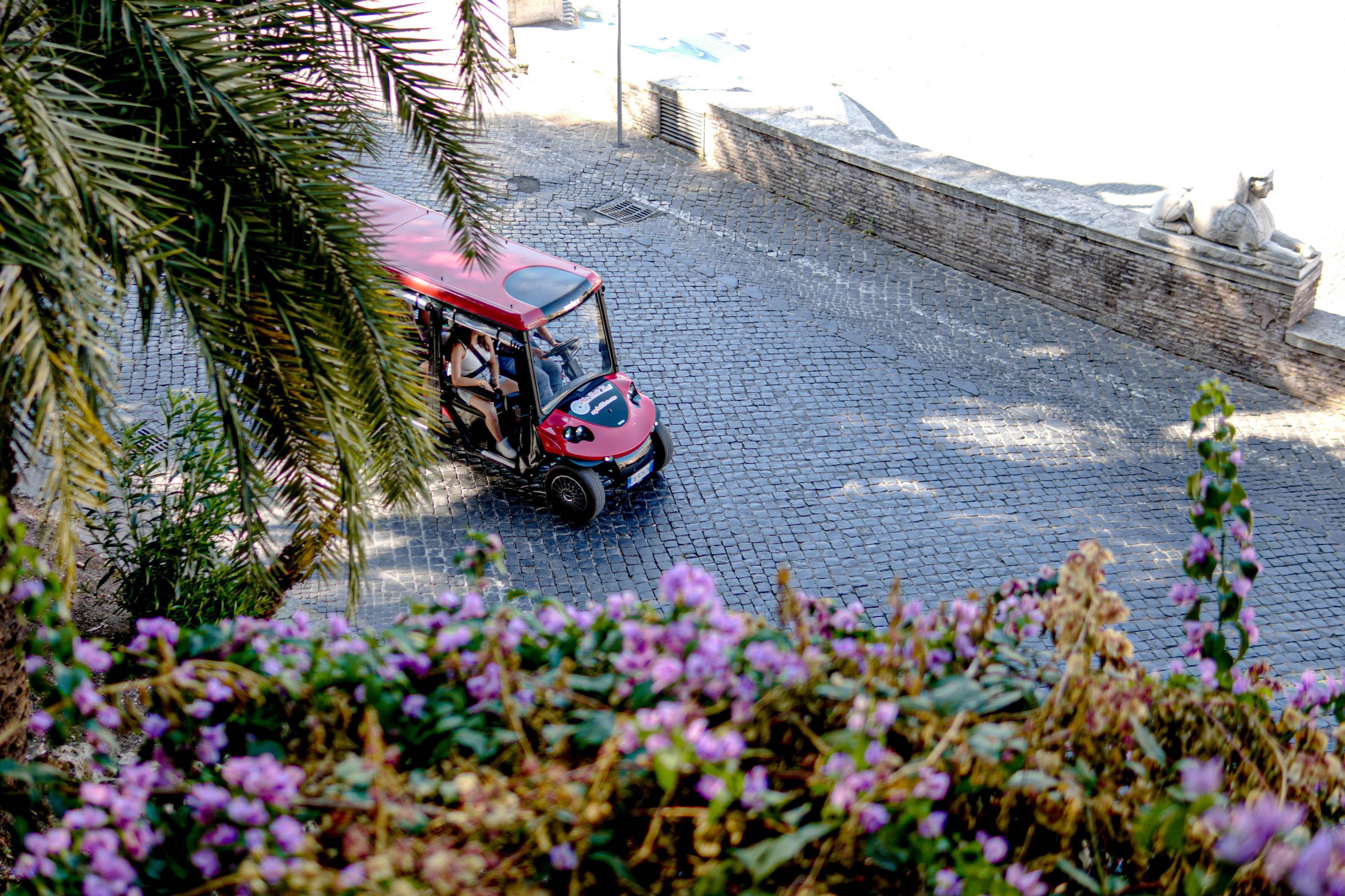 4 hour private golf cart tour Rome customisable route half day — image 4