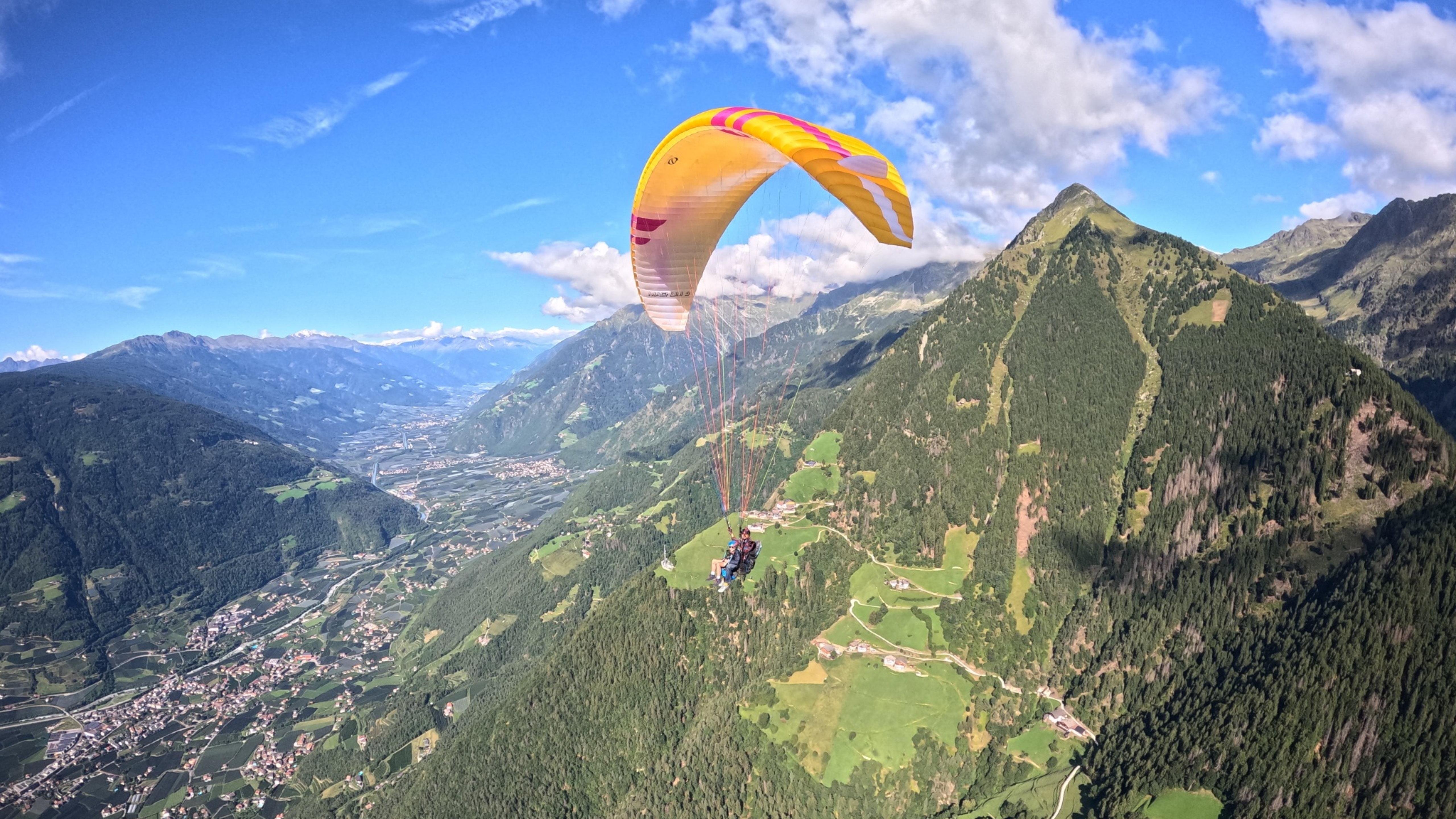 Tandem Paragliding Adventure in Dorf Tirol