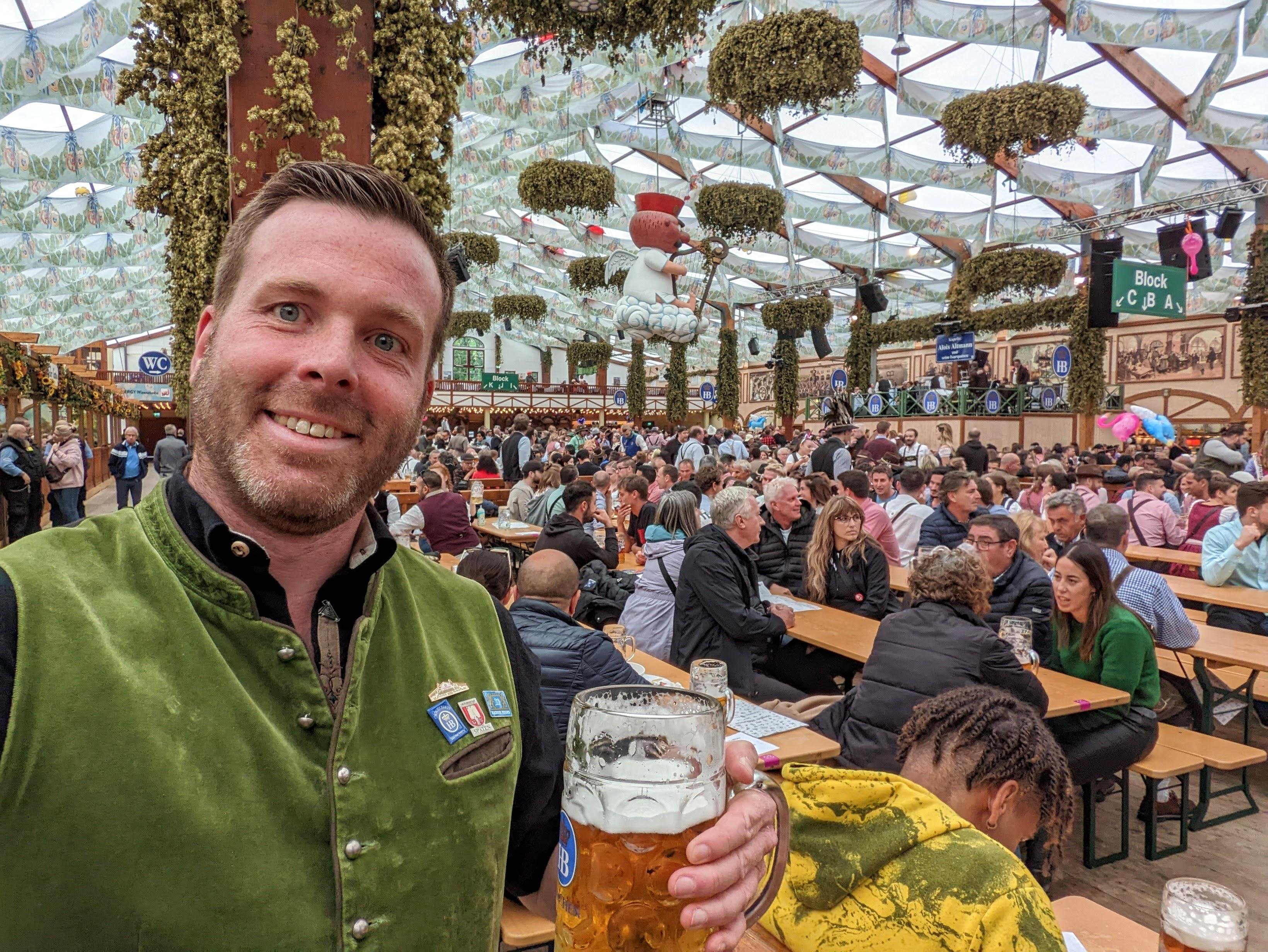 Munich Oktoberfest Tour with Reserved Tent Seats, Food & Beer