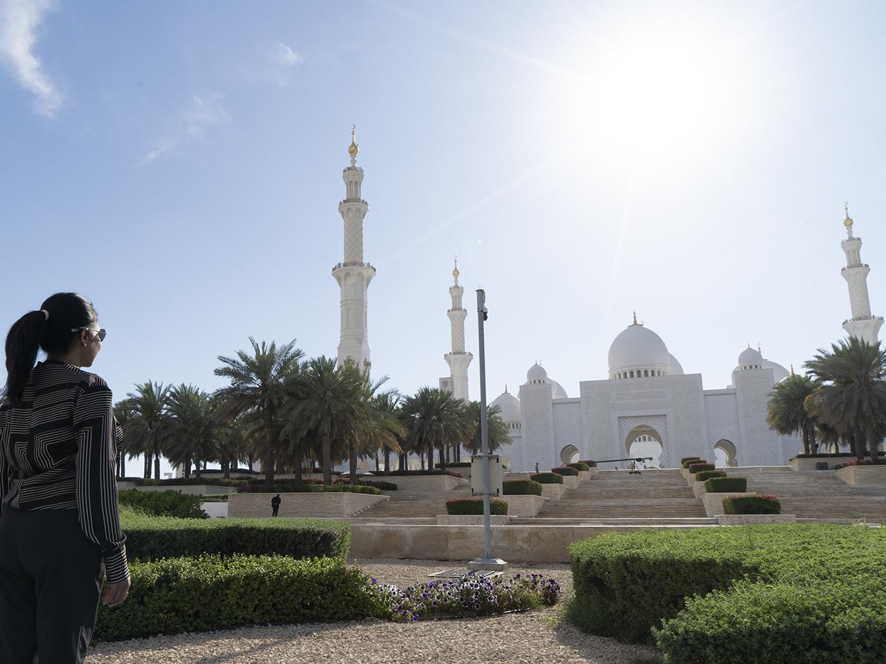 Dubai to Abu Dhabi: Sheikh Zayed Mosque & Ferrari World Day Tour