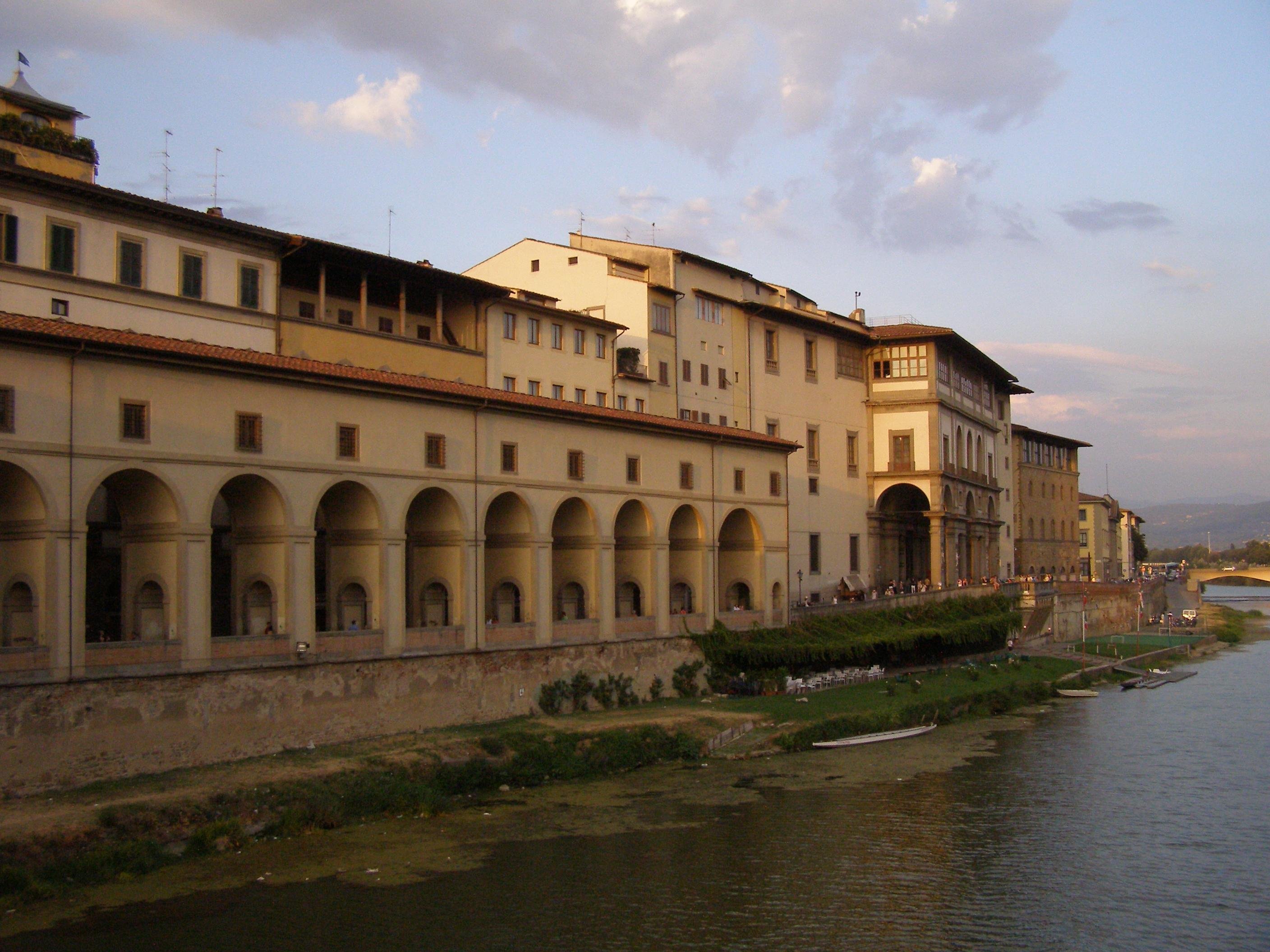 Florence: Exclusive Vasari Corridor & Uffizi Gallery Tour