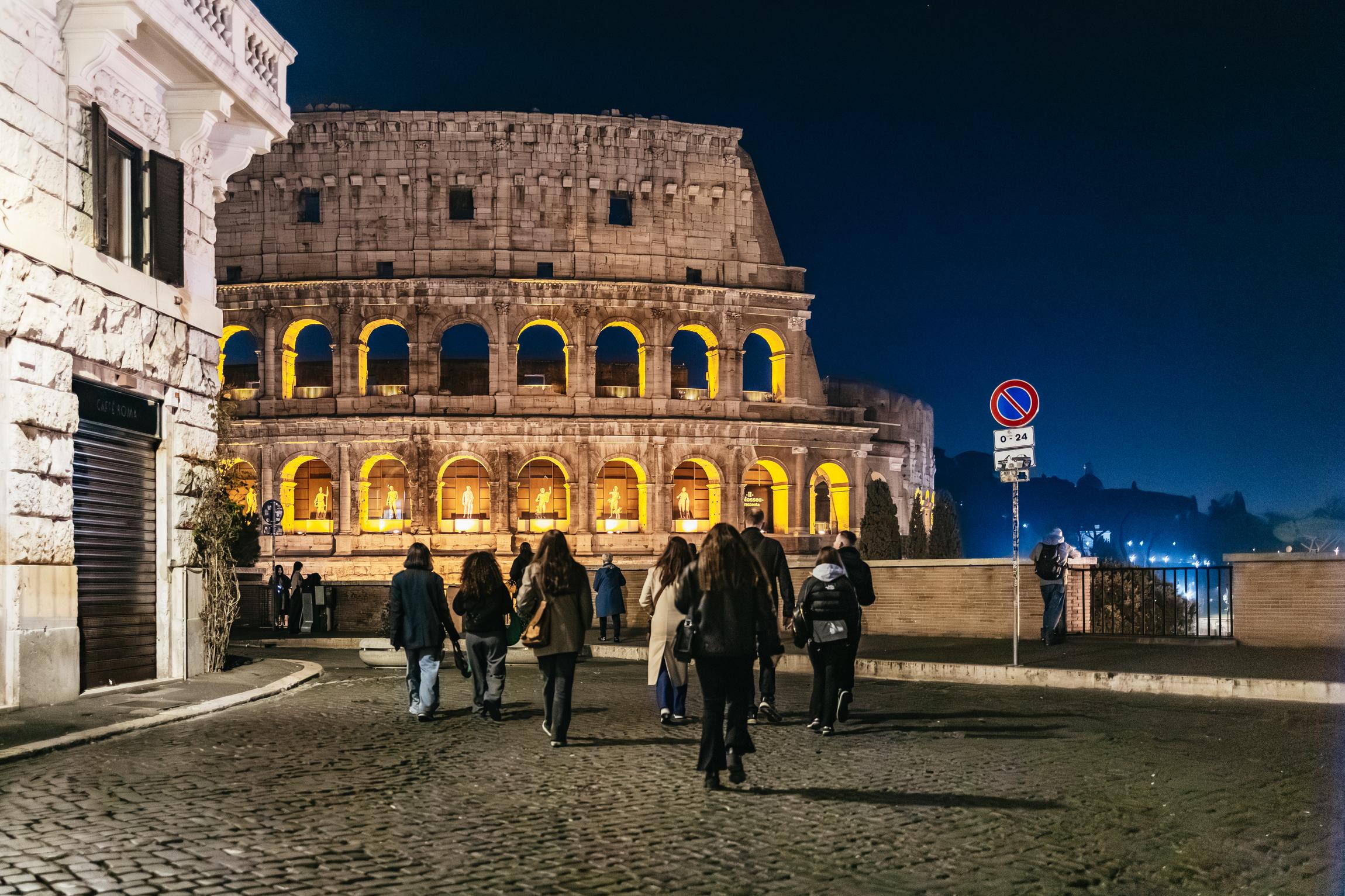 Rome: Small-Group City Highlights Moonlight Walking Tour