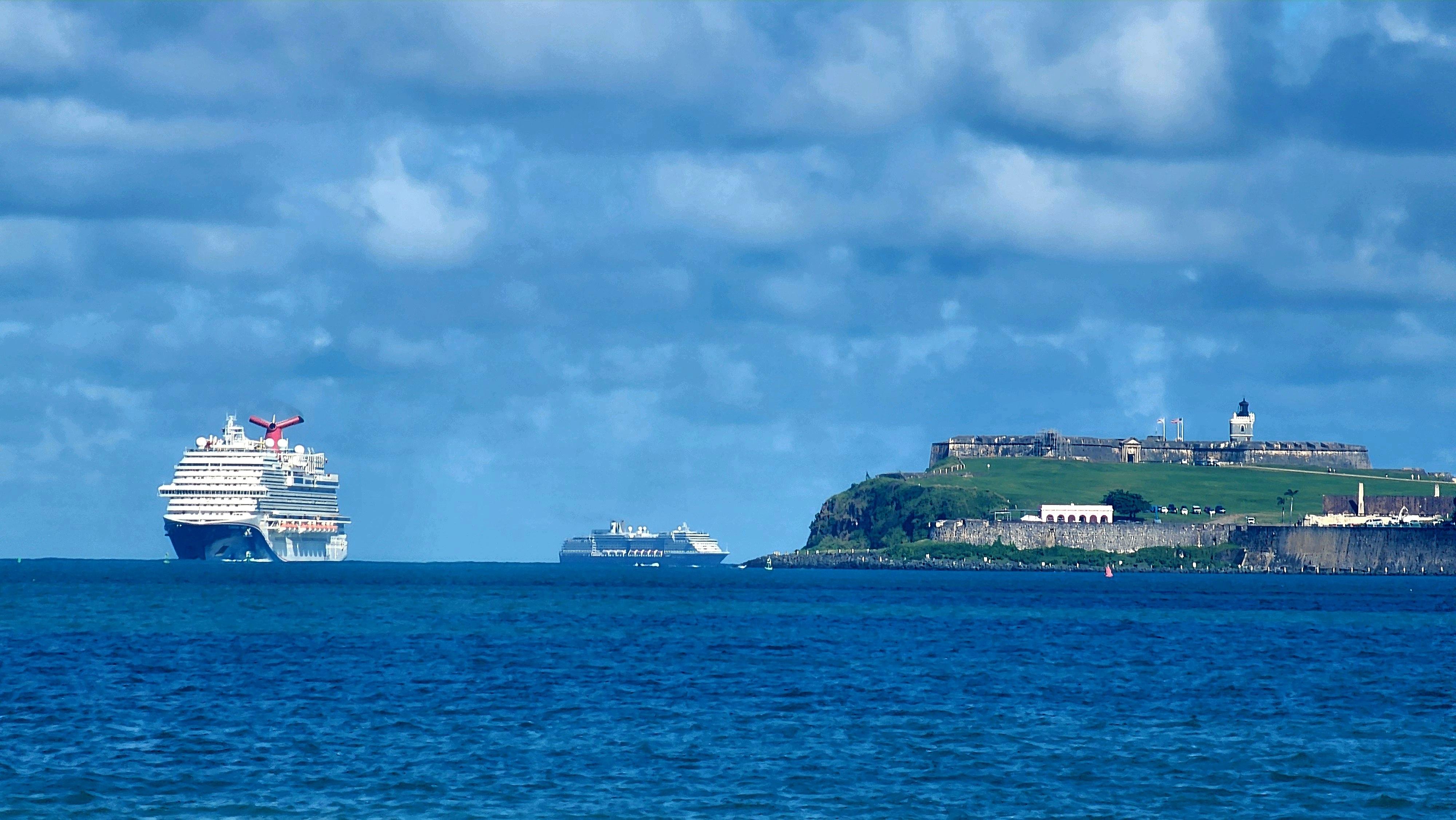 San Juan Guided City Explorer: History & Photo Stops