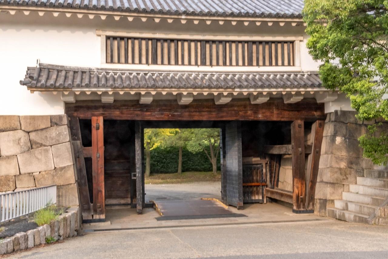 Osaka Castle Grounds: Haunted History & Legends Tour