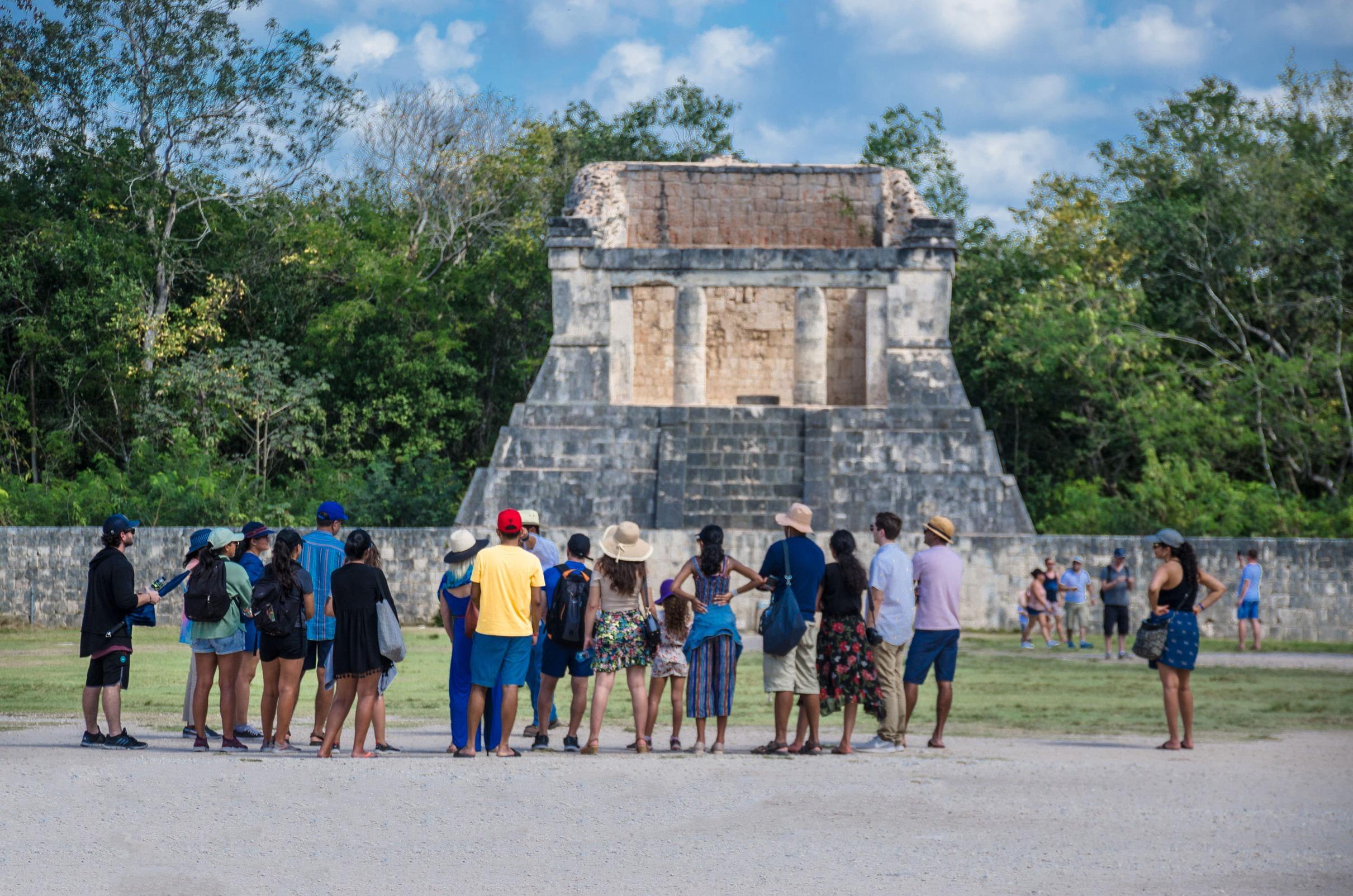 Cancun: Chichen Itza Early Access Guided Tour