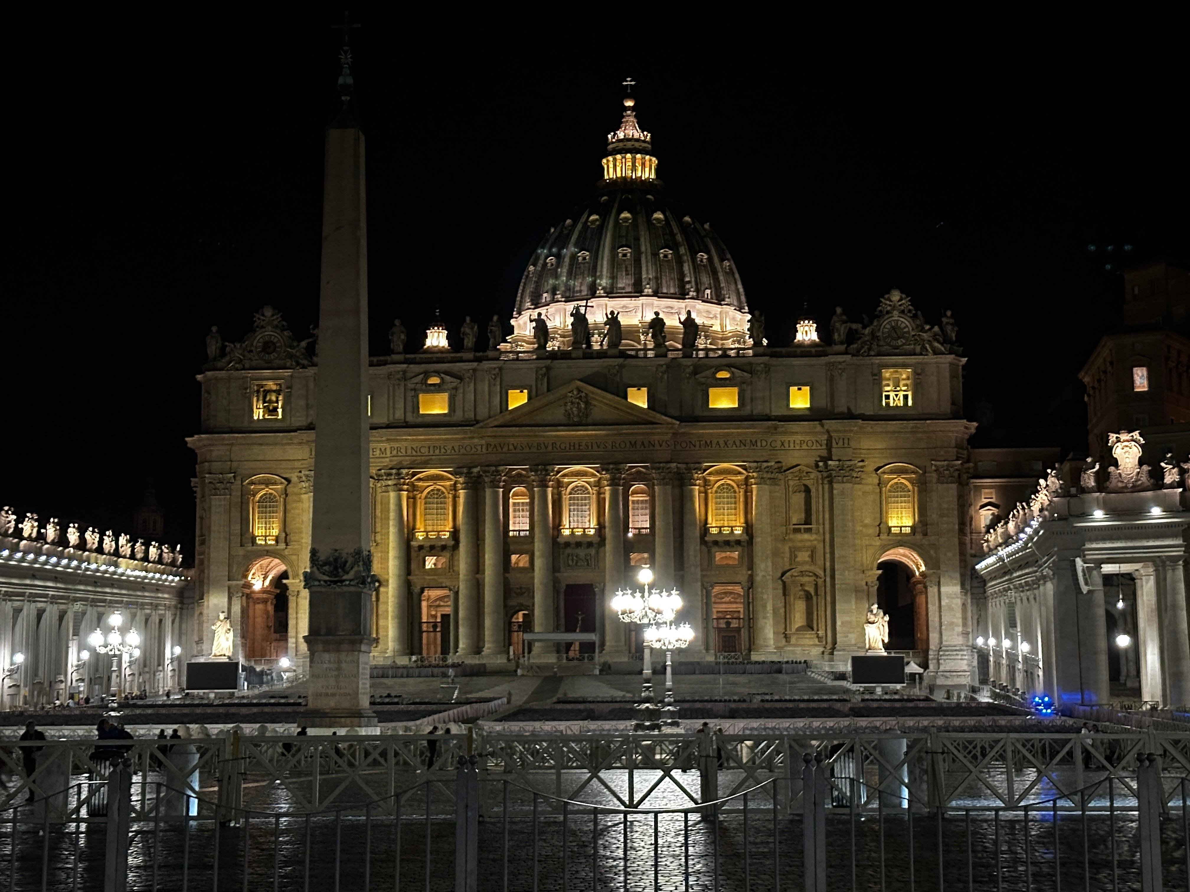 Exclusive Rome by Night: Golf Cart, Italian Dinner & Gelato